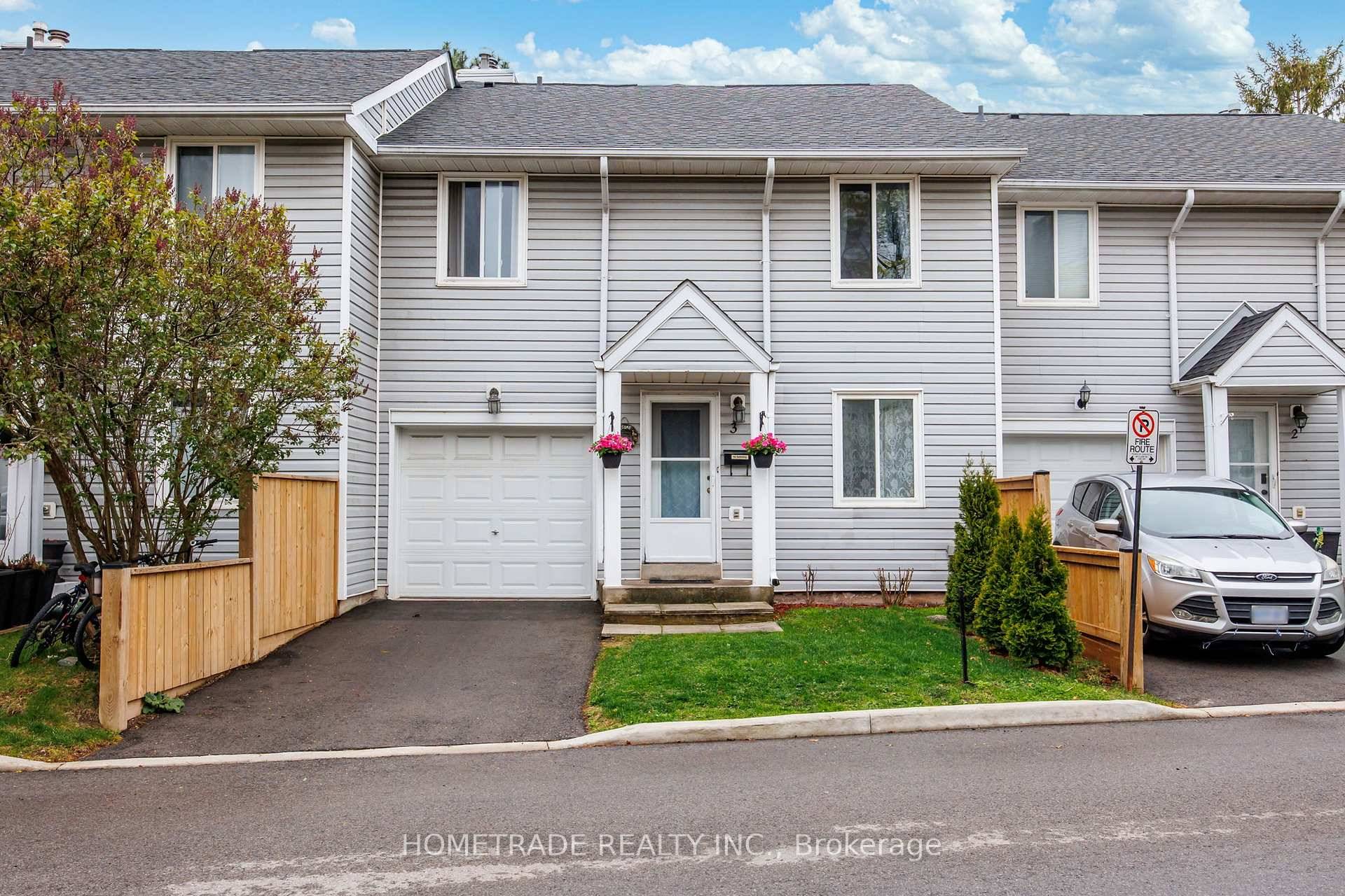 Recently renovated pet friendly Townhouse.