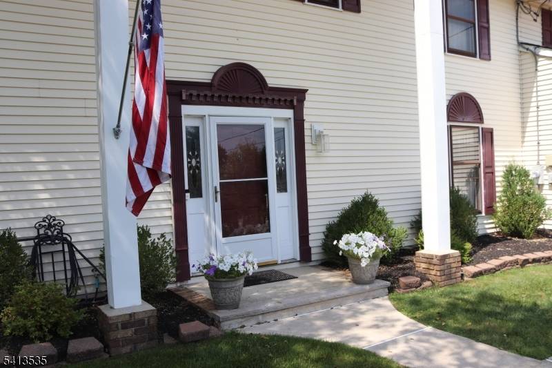 Nestled in the heart of Succasunna, pristine 4 5 bedroom, 2 1 2 bath, Center Hall Colonial offers 2, 808 sq.