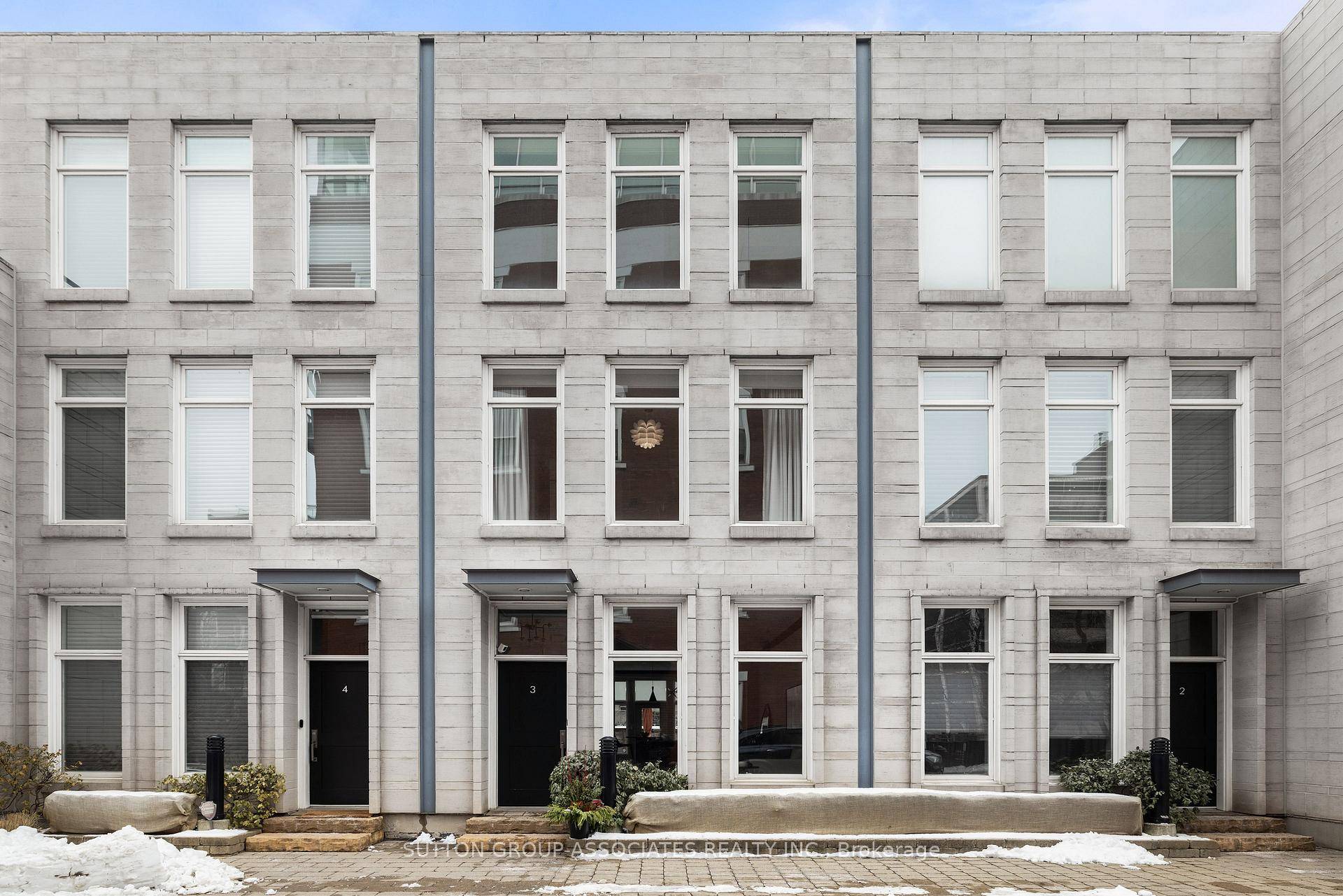 Prestigious Loretto. Exclusive Annex Townhome in private setting.