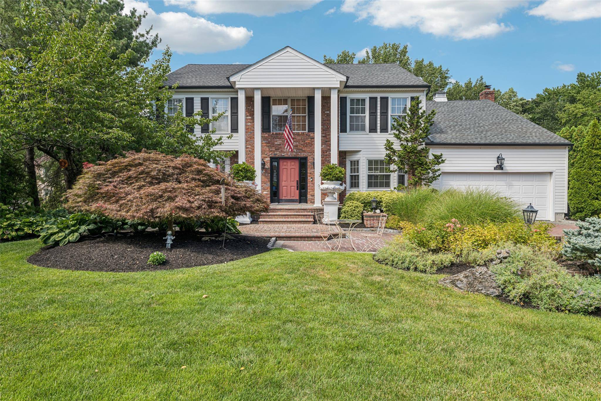 ELEGANT COLONIAL LIVING IN DESIRABLE ESQUIRE ESTATES Nestled on a quiet cul de sac in the highly sought after Esquire Estates of North Hills and zoned for the top rated ...
