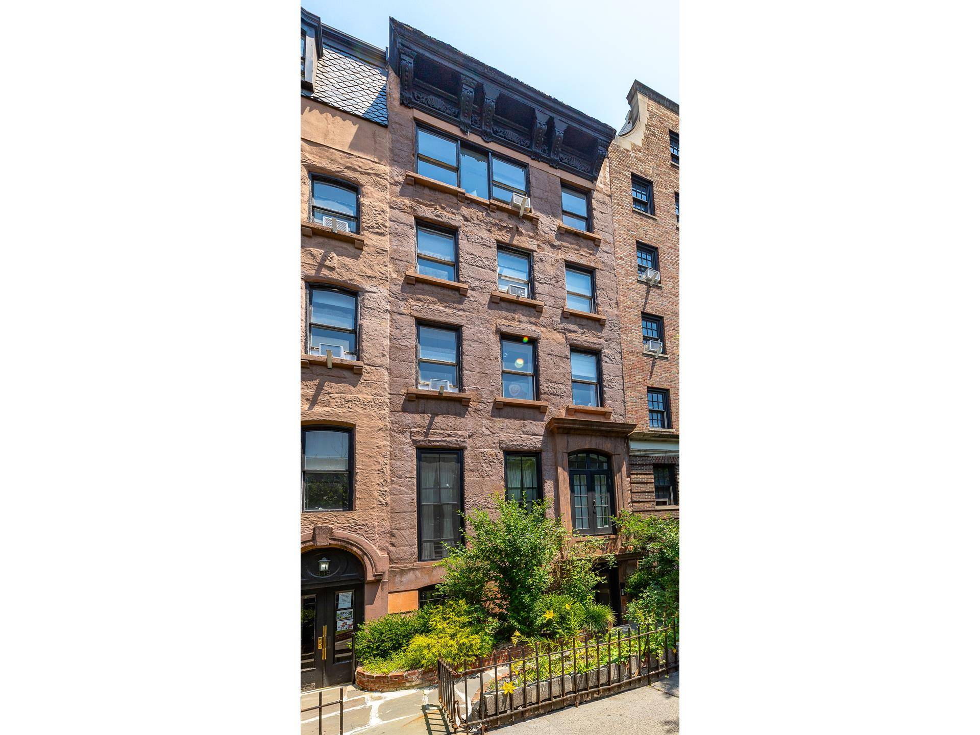 47 West 22nd Street is a 100 free market, six unit multifamily townhouse property located in the heart of the West Chelsea neighborhood of Manhattan.