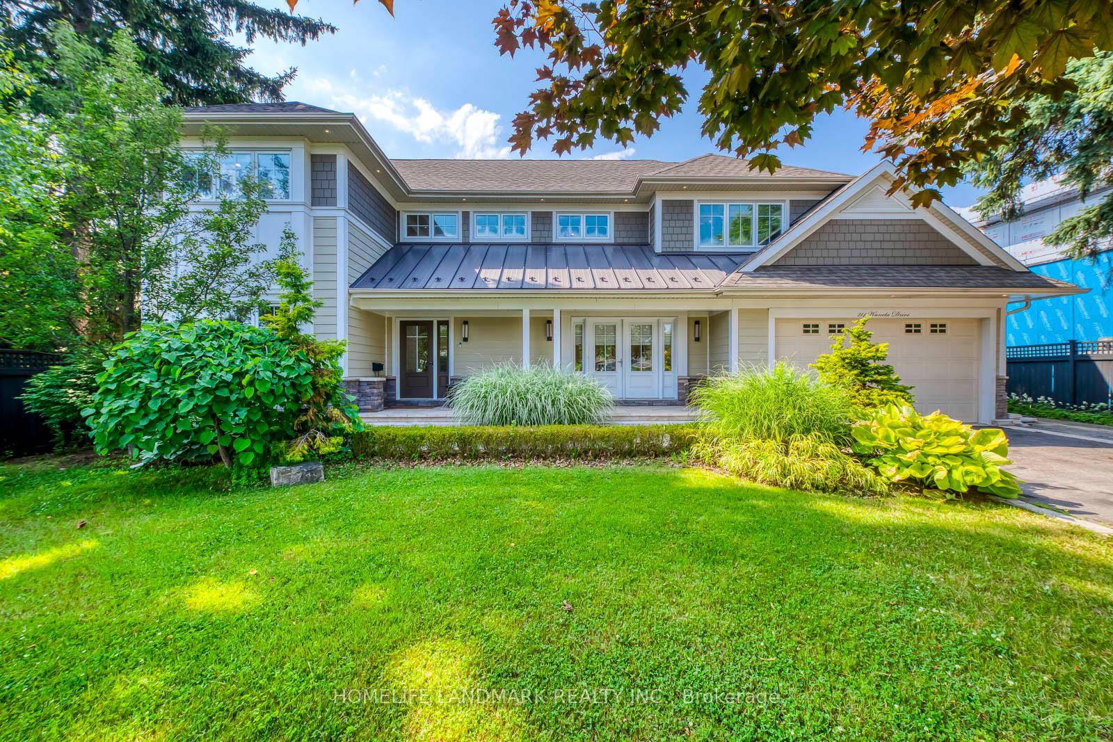 Rare Opportunity to Own a Custom Luxury Home in West Oakville Featured on HGTV This stunning custom built 4 bedroom, 5 bathroom home by HGTVs Bryan Baeumler perfectly blends exceptional ...