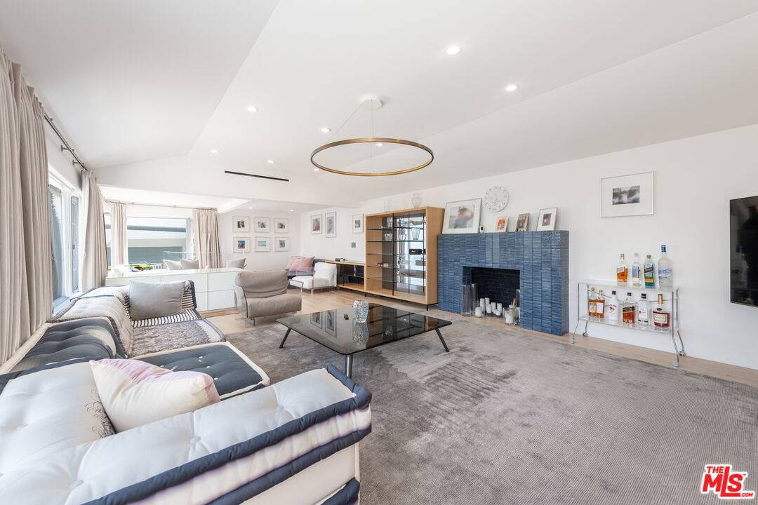8501 Hedges Pl 2BR Sunset Strip La
