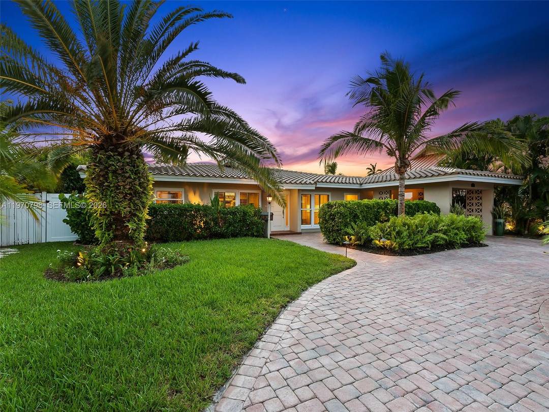 Experience luxurious waterfront living in sought after Central Corals, just minutes from Fort Lauderdale and the beach.