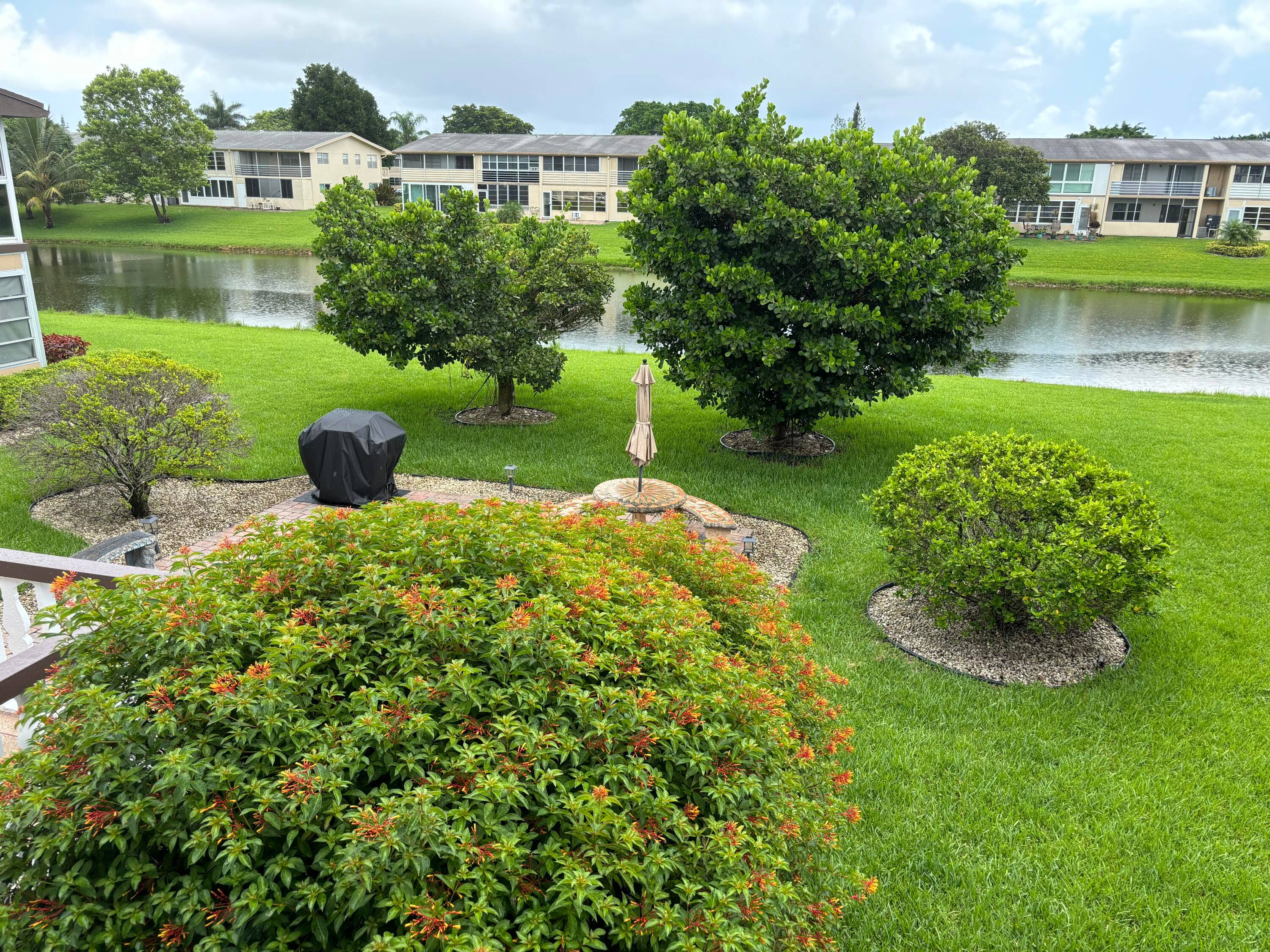 GREAT OPPORTUNITY TO PURCHASE A FABULOUS 1 1 UNIT IN THIS RESORT LIKE, 55 PLUS COMMUNITY.