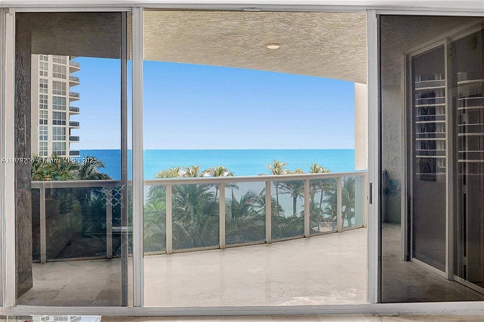Spectacular ocean and city views !