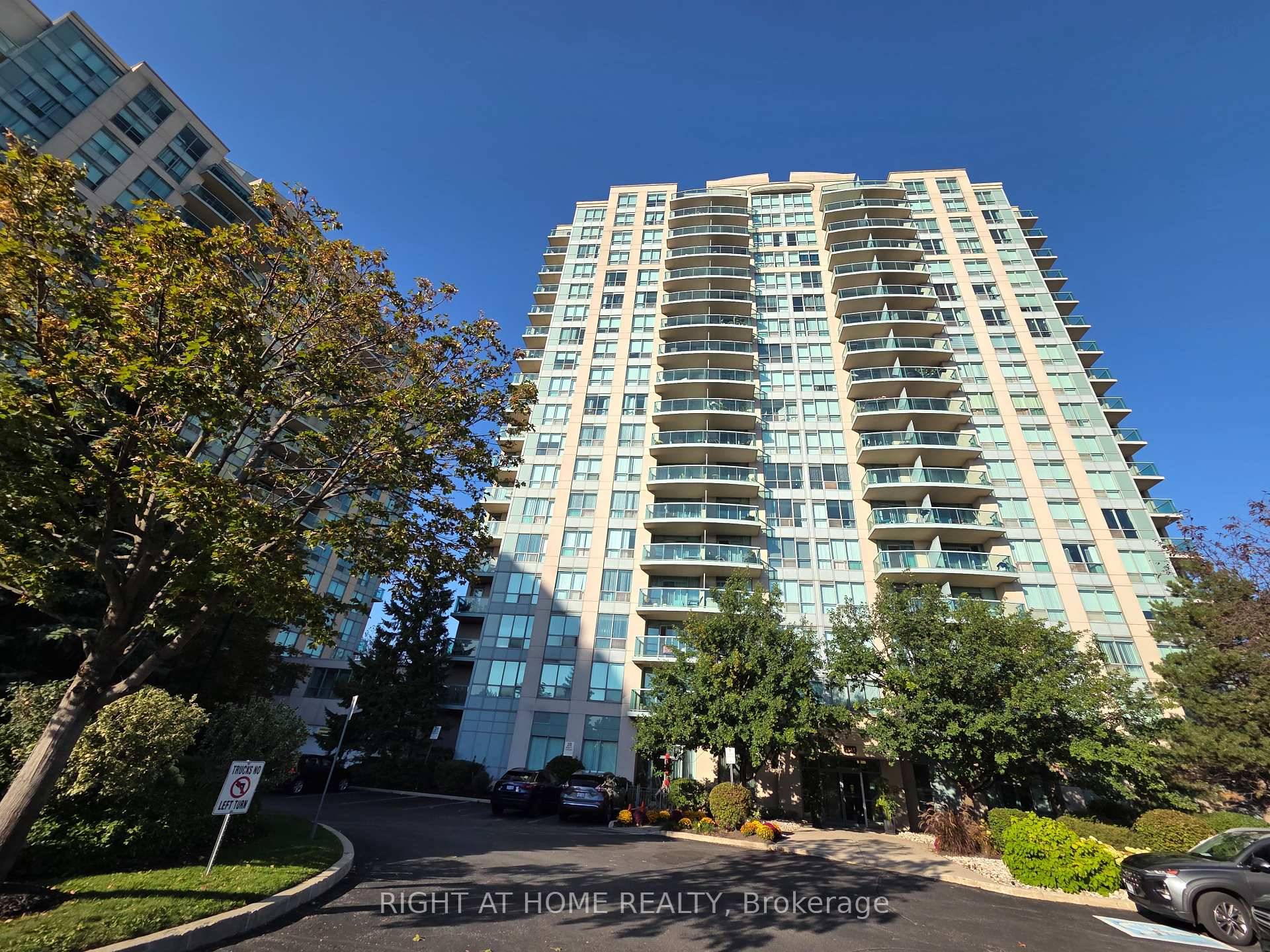 Bright And Spacious 1 Bedroom With Balcony.