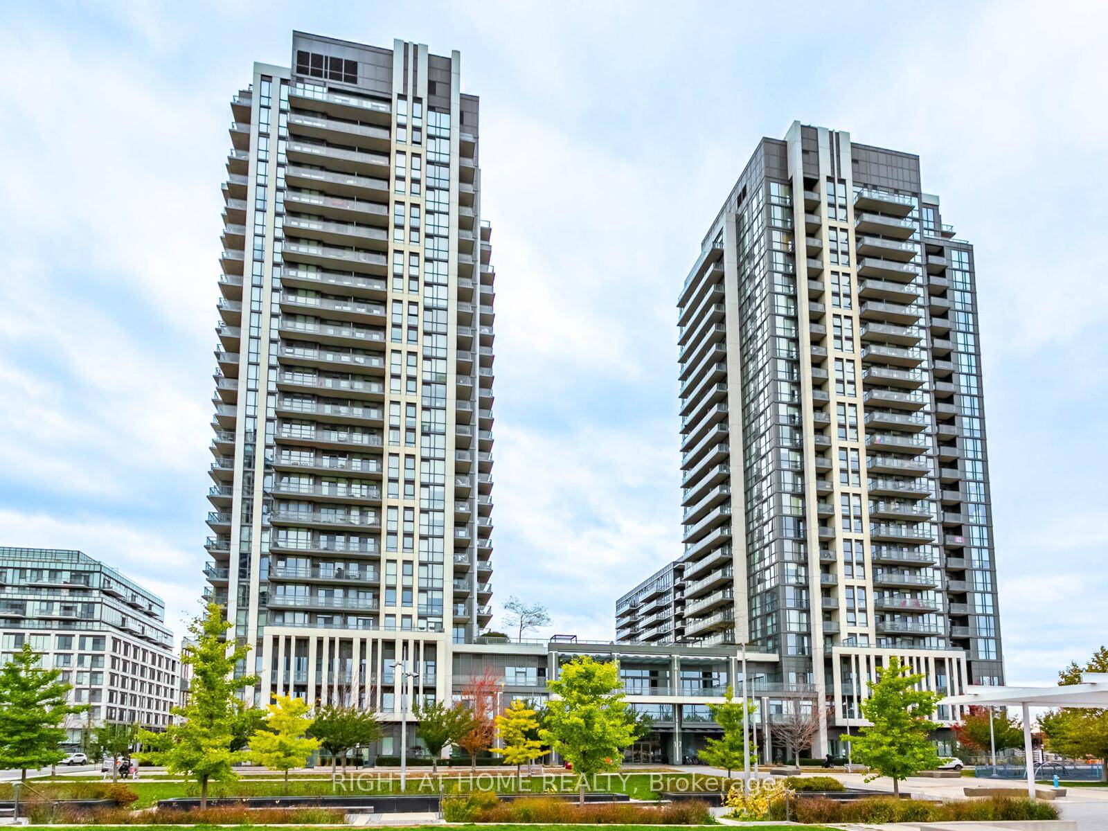 Stunning 1 Bedroom Condo in the Heart of South Etobicoke !