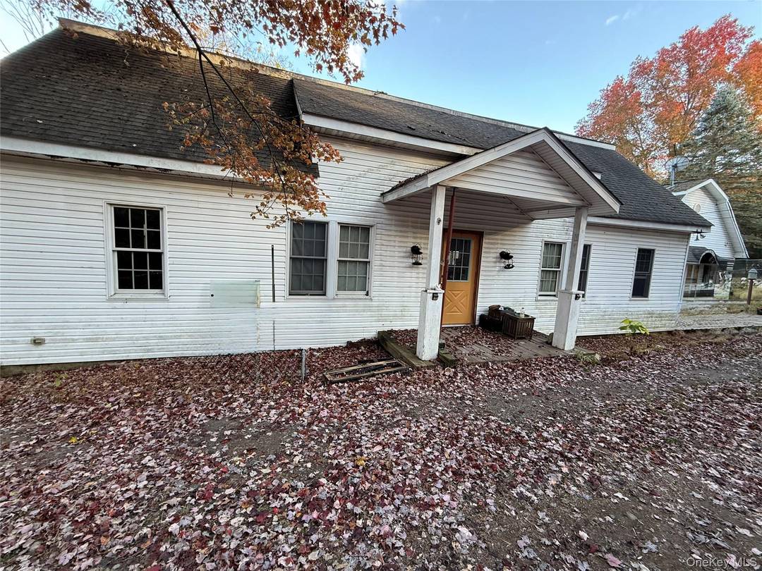 Duplex 2 units Multi Family Home Pine Bush Schools Private Multi Family Retreat on 7 Acres multi family farmhouse nestled on over 7 serene acres in Bloomingburg.