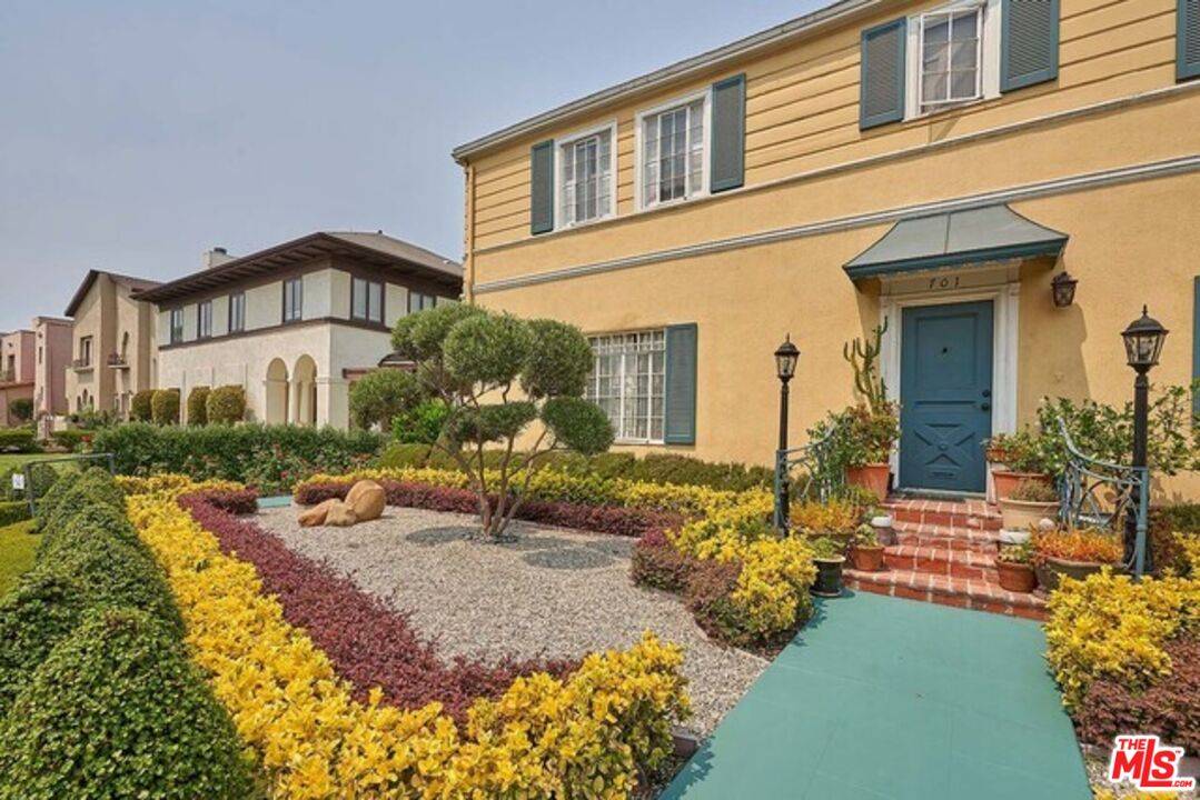 701   Lorraine Blvd 8BR Hancock Park La