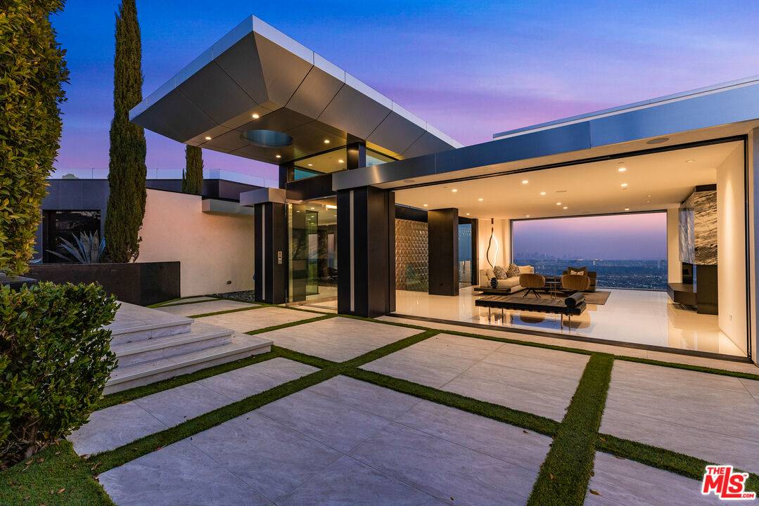 1622   Viewmont Dr Beverly Hills Flats LA