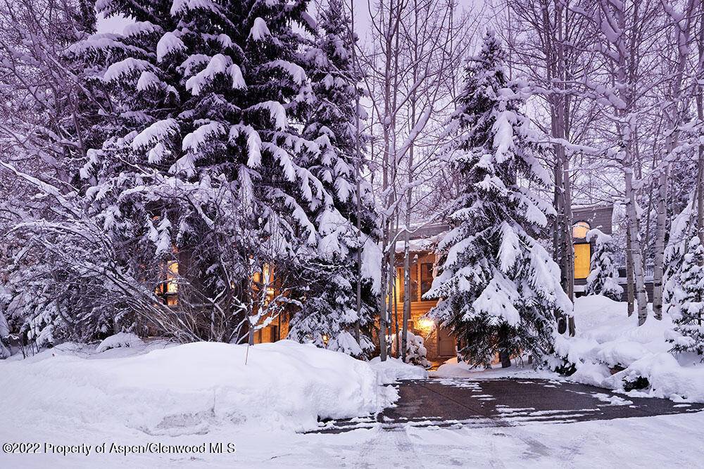 Perfectly located for a walk into town, to the tennis courts, pond, hospital, music center or rec center.