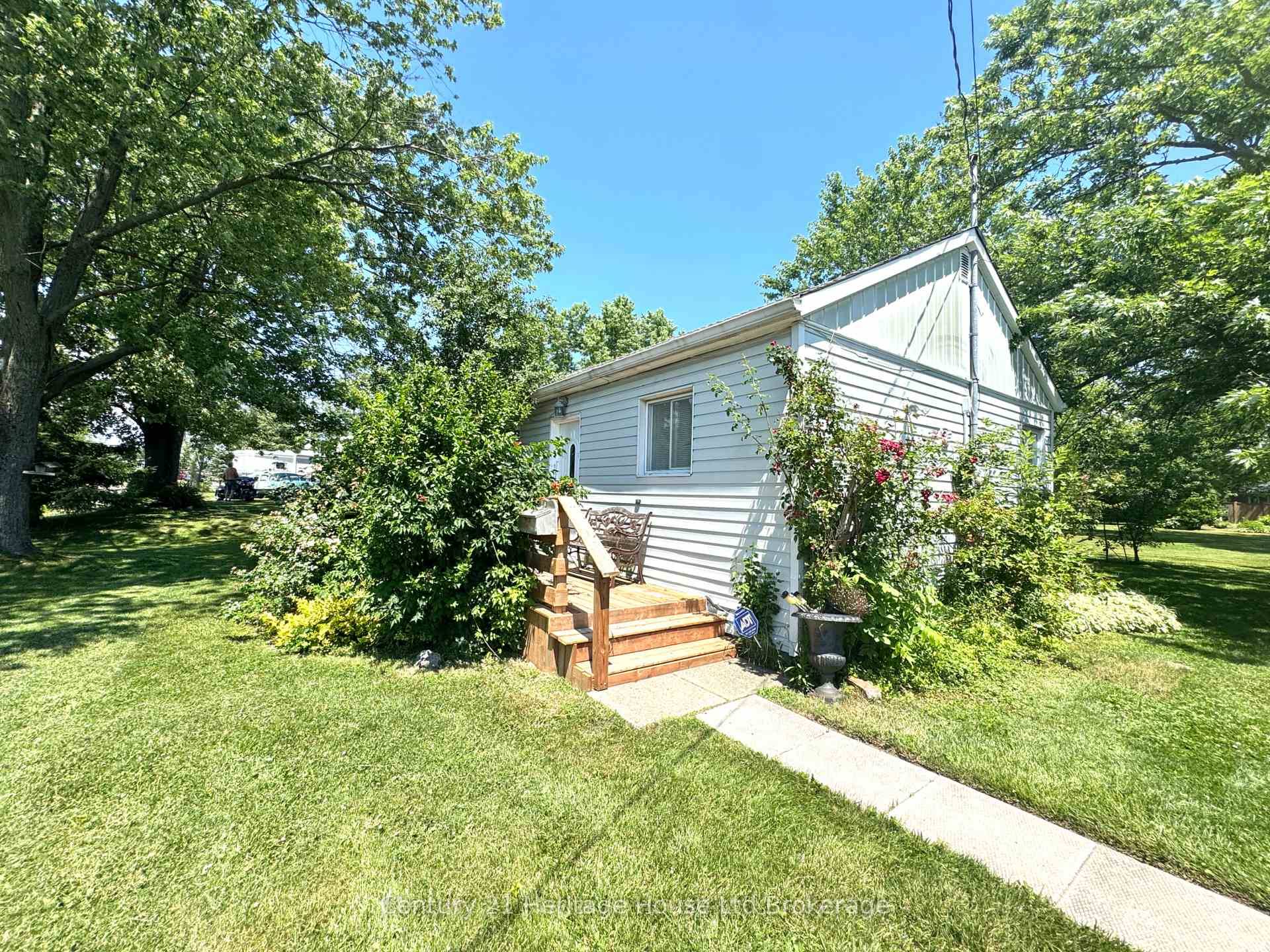 Located on a quiet stretch of Riverside Drive and directly across from the water, this 2 bedroom home offers an excellent opportunity in one of Welland's most scenic areas.