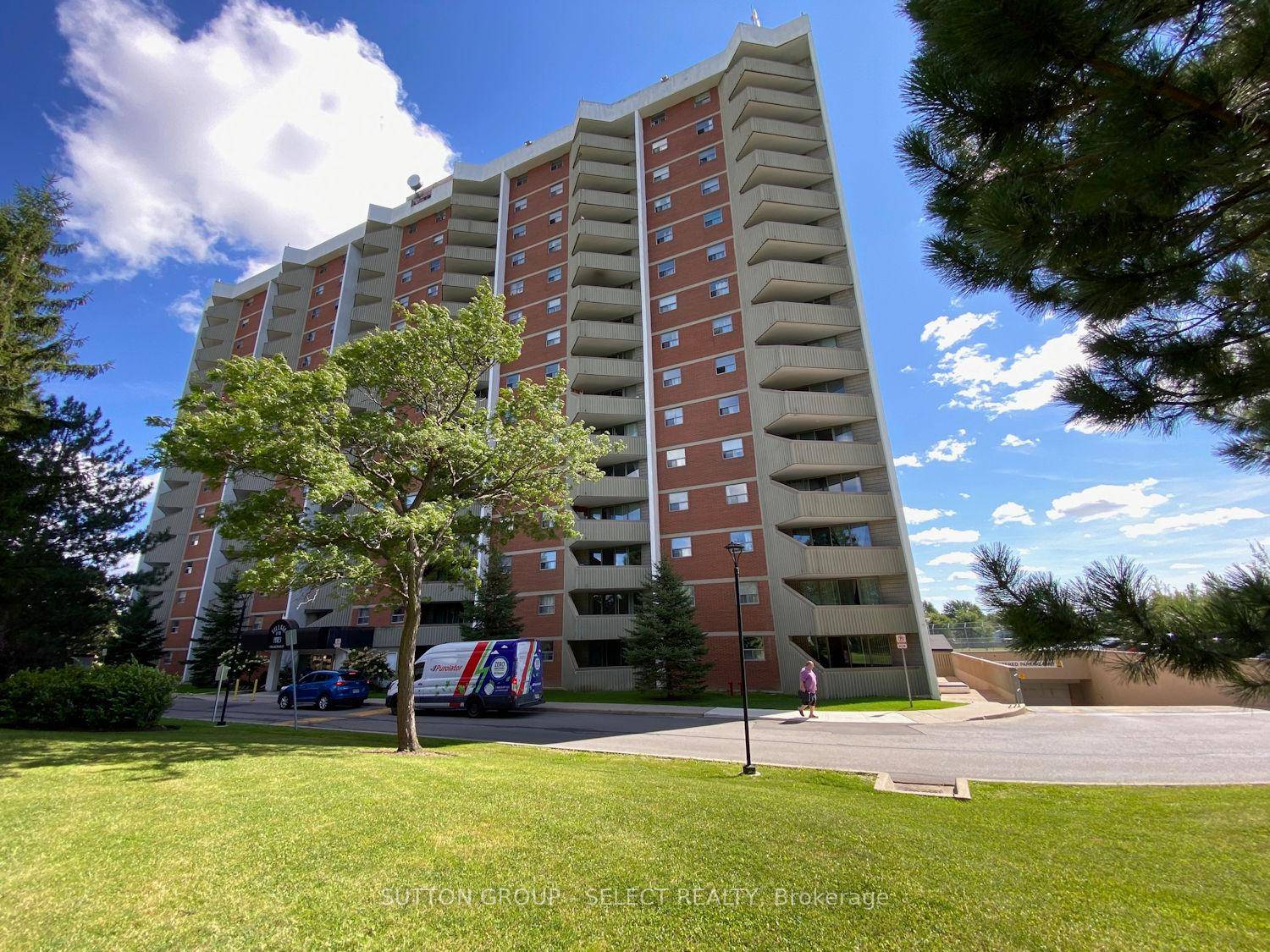 Updated 1 bed unit on the 8th floor with big south facing balcony and one underground parking space.