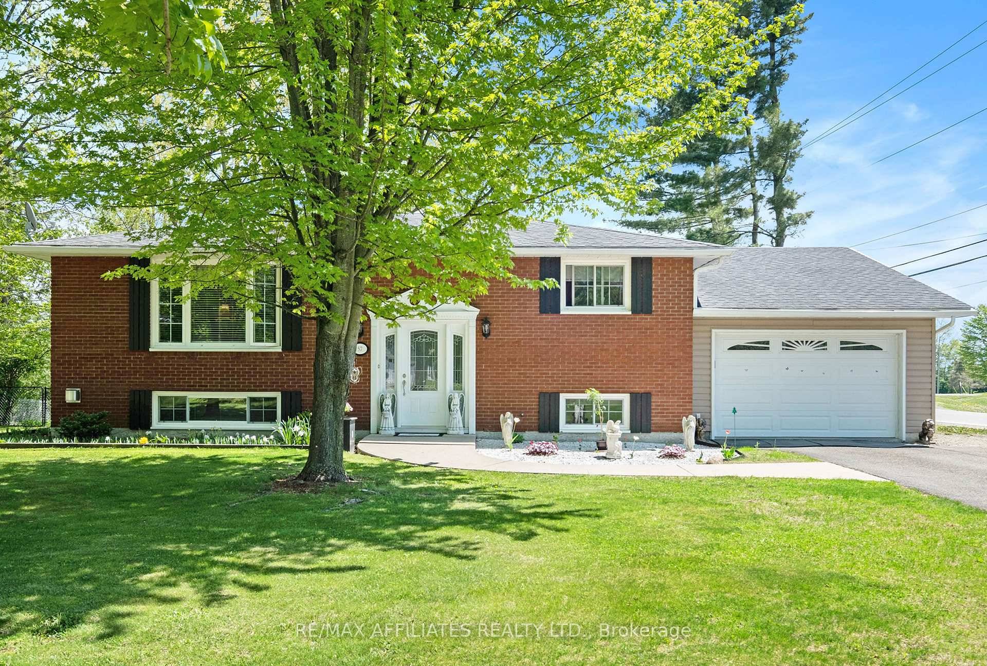 Well maintained very comfortable 2 1 bedroom bungalow offers convenience of location close to town, natural gas, paved road, highspeed internet and close proximity to two golf courses too.