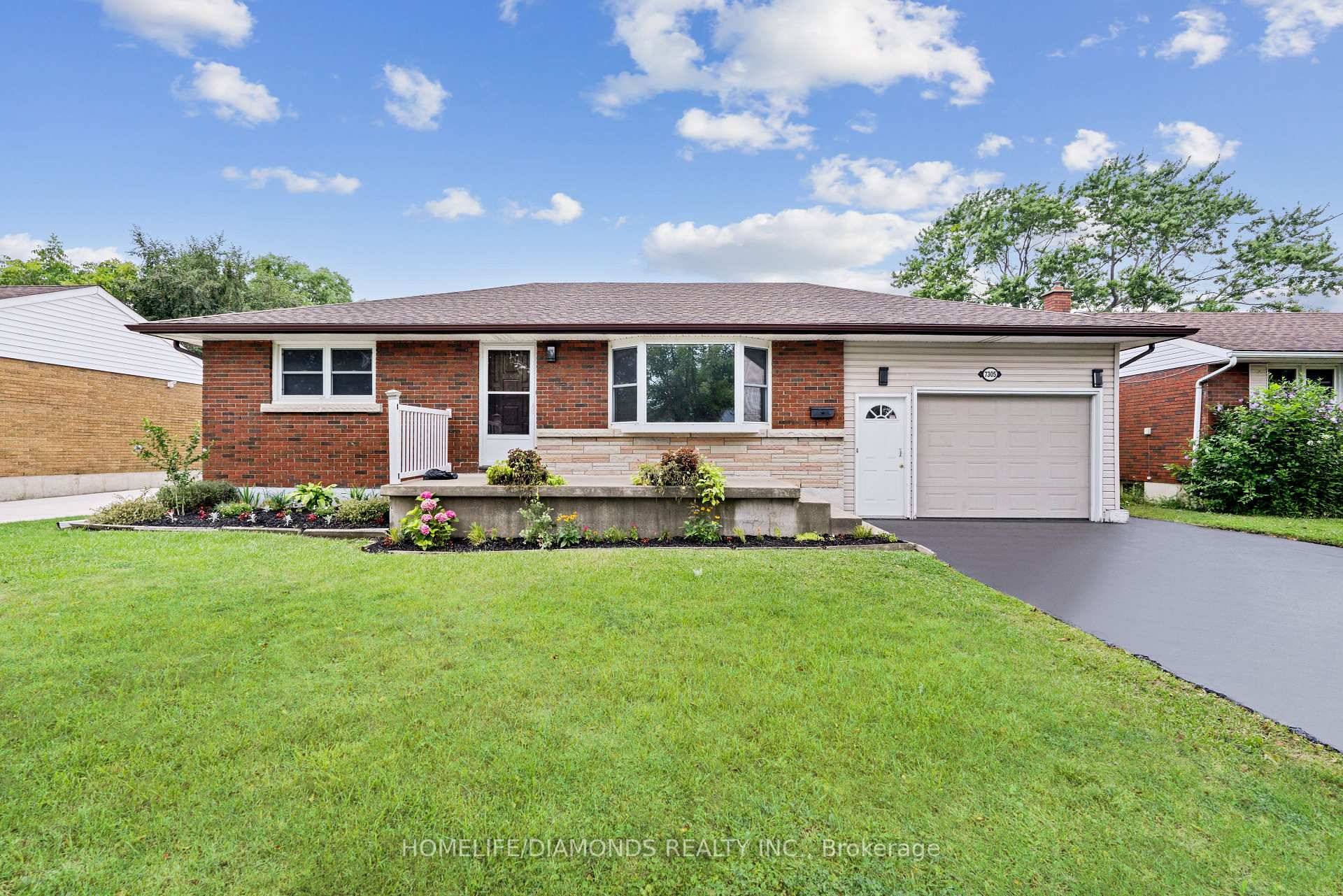 Welcome to 7305 Merritt Avenue a fully vacant, income generating bungalow in the heart of South Niagara Falls.