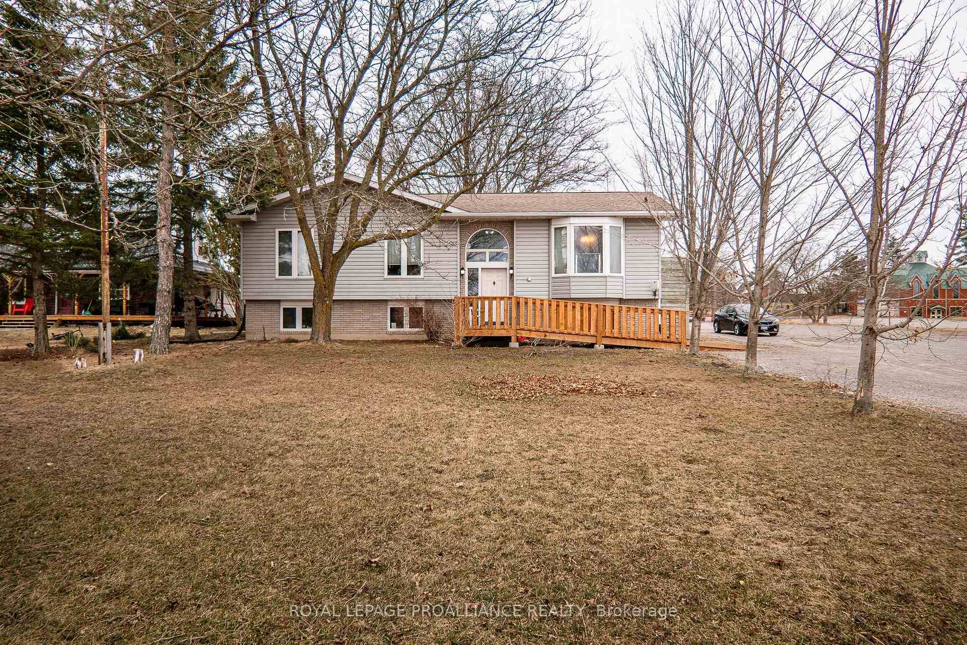 This versatile, multi purpose property just north of Stirling sits on a 0.