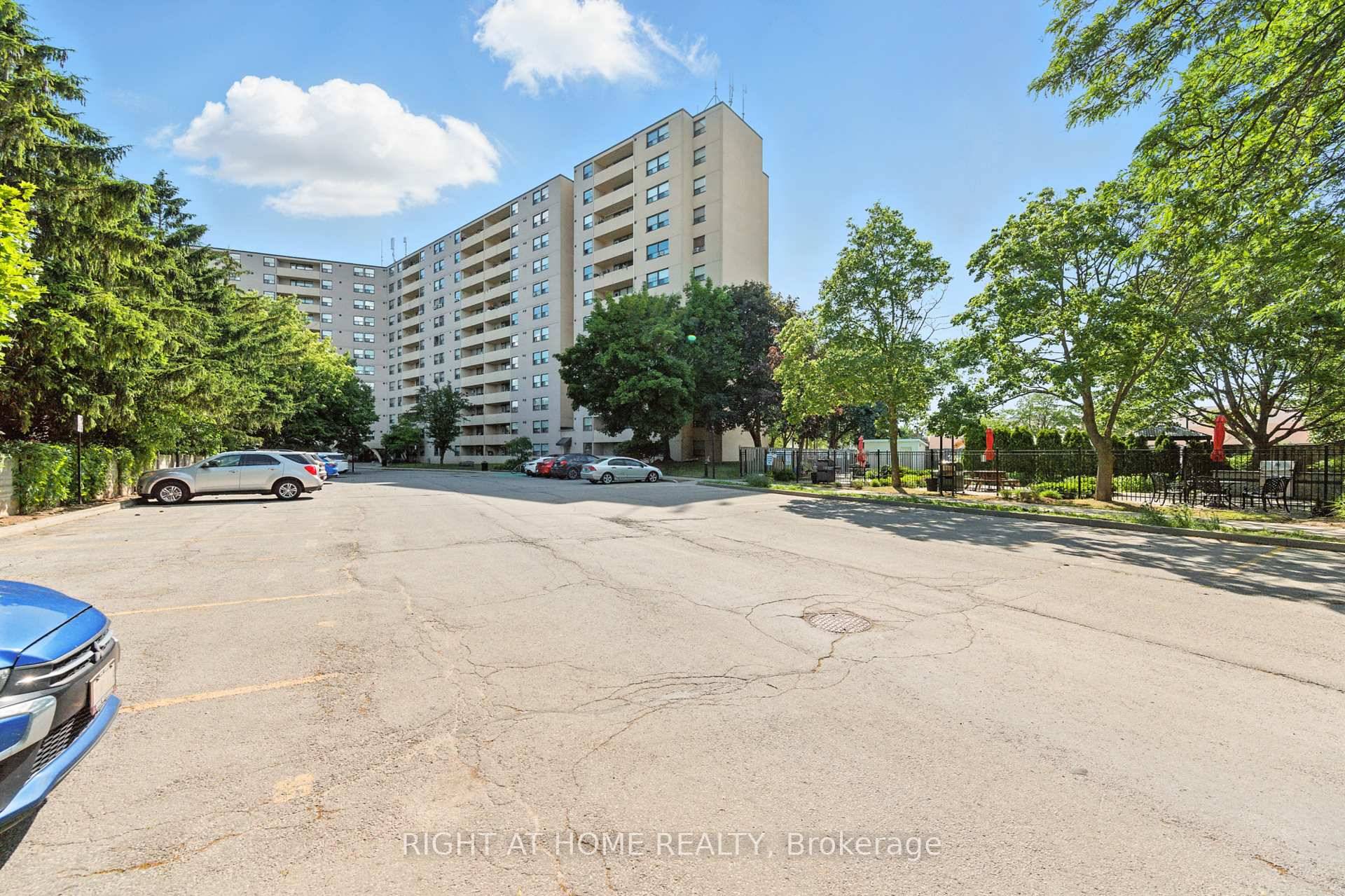 Welcome to Unit 1008 at The Empress, a beautifully updated 2 bedroom, 2 bathroom condo offering approximately 1, 200 square feet of stylish living in Burlington's desirable Roseland neighbourhood.