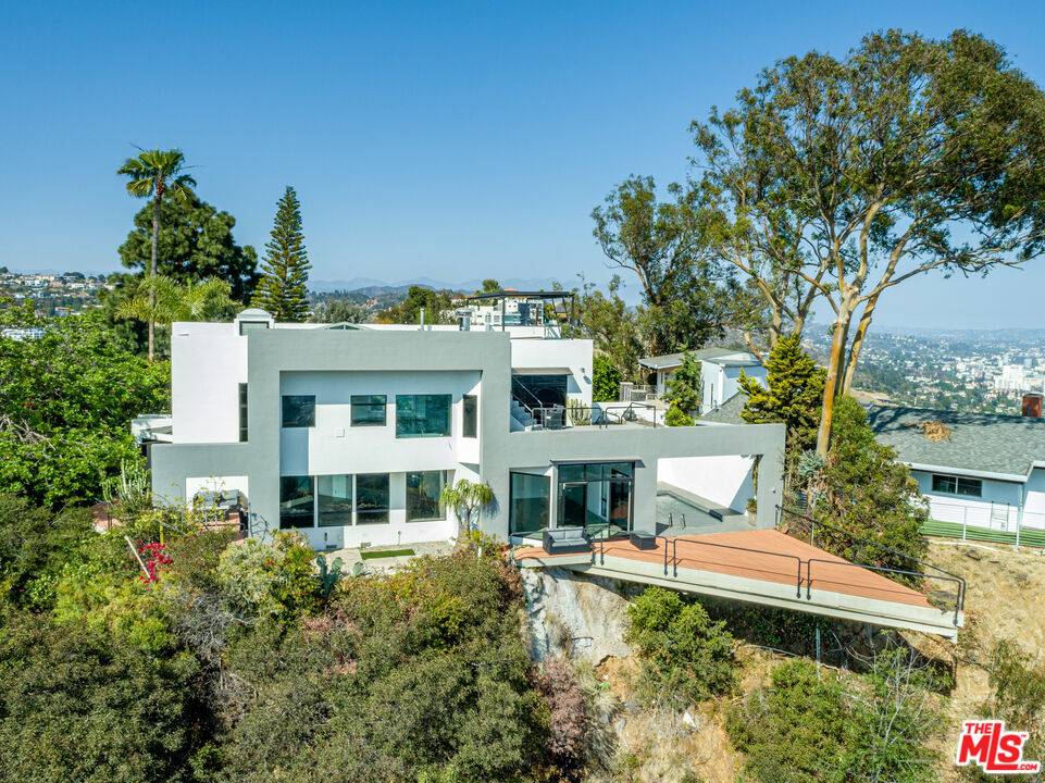 8424 Grand View Dr 2BR Hollywood Hills East La