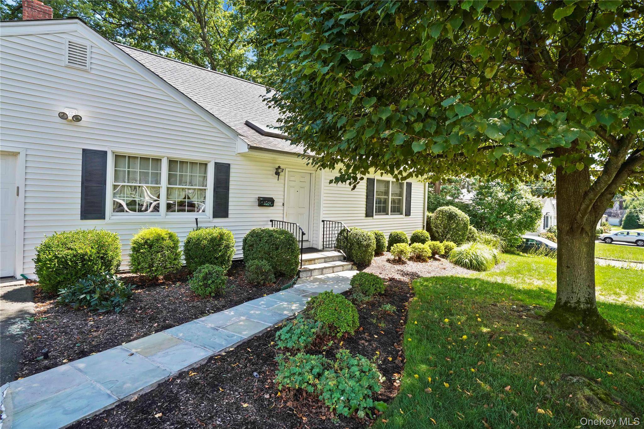 Lovely Cape Cod Home in the Sought After Ardsley School District !