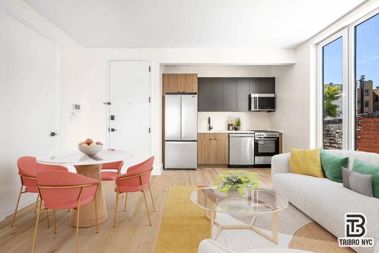 Gorgeous and Sunny over sized 2 Bed 2 Bath Apt in a Brand New BuildingApartment Features Spacious living area 2 Queen sized bedrooms 2 Full bathrooms Modern kitchen equipped with ...