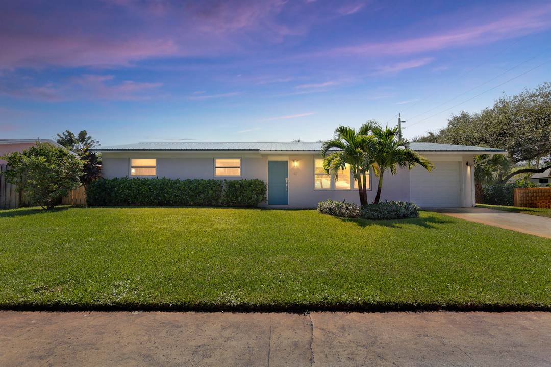 Yearly rental in the highly sought after Village of Tequesta.