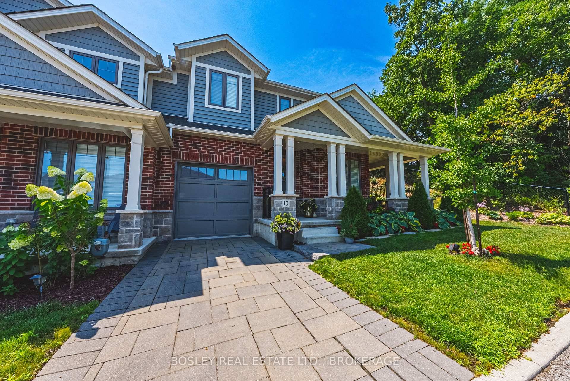 Welcome to maintenance free living in the picturesque community of Jordan Village !