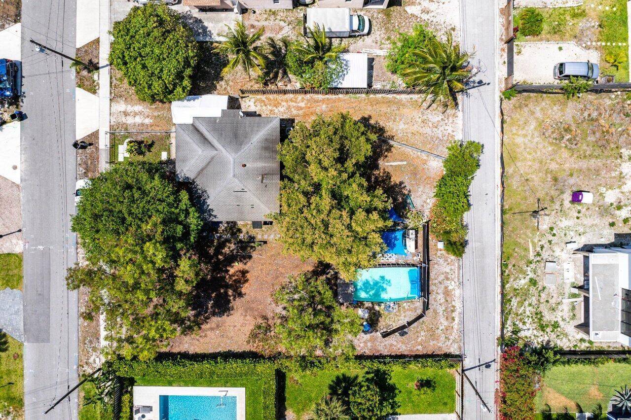 Rare double lot located in the heart of downtown Delray Beach.
