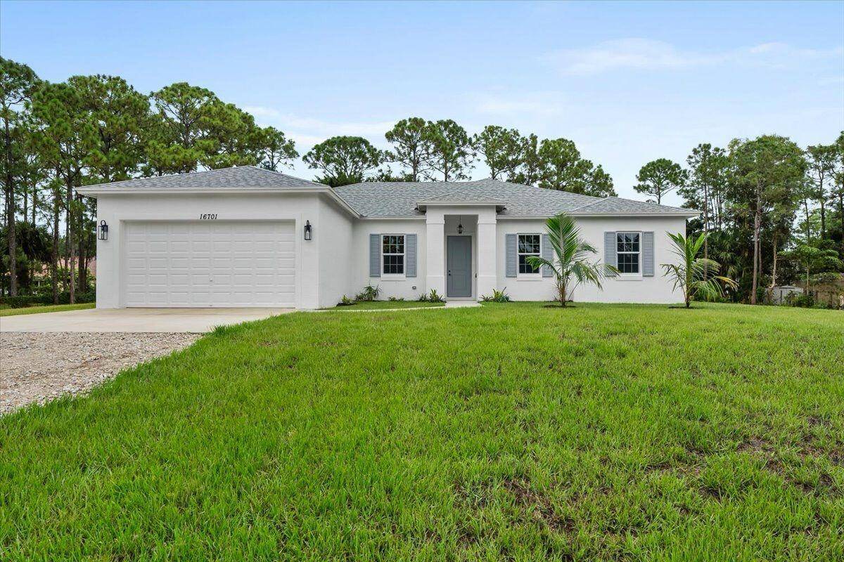 Brand New 2025 Synergy Built Home No HOA Large LotBe the first to call this stunning, newly constructed 2025 Synergy built home yours !