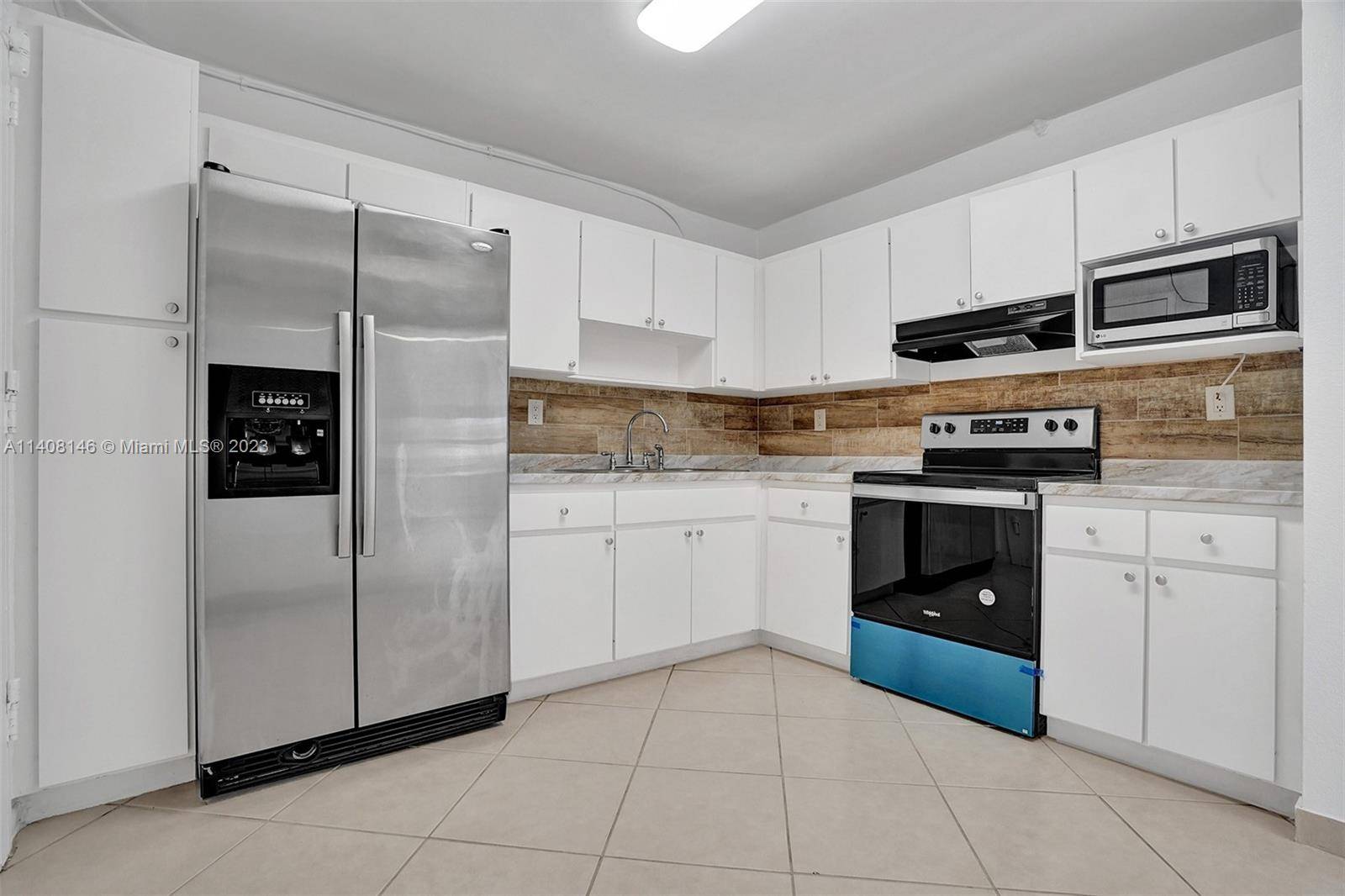 Huge two bedrooms unit in the heart of North Beach !