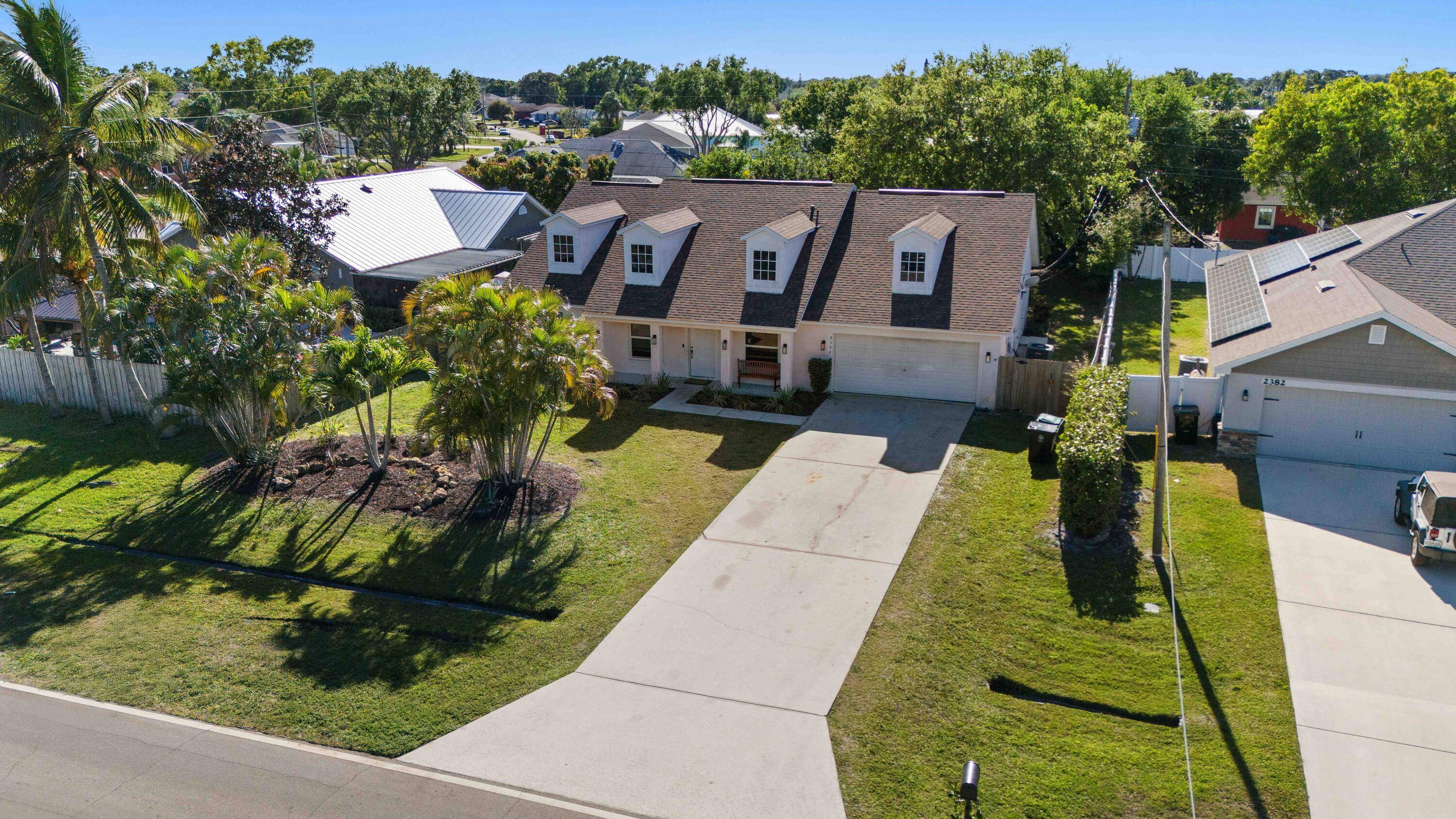 Investor Alert ! ! ! This home has all the square footage one could ask for, situated on a large private yard.