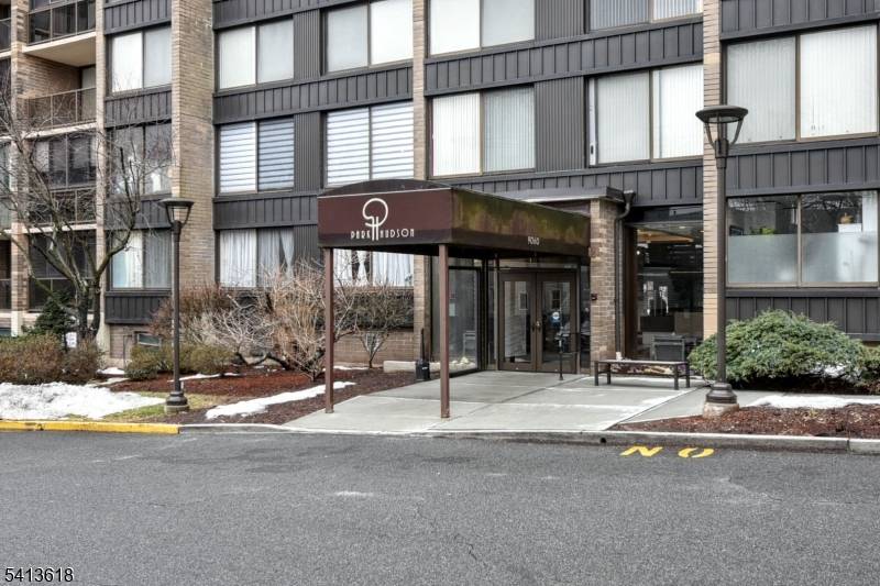 Bright and spacious one bedroom, one bath condo with beautiful views of the NYC skyline from every room.