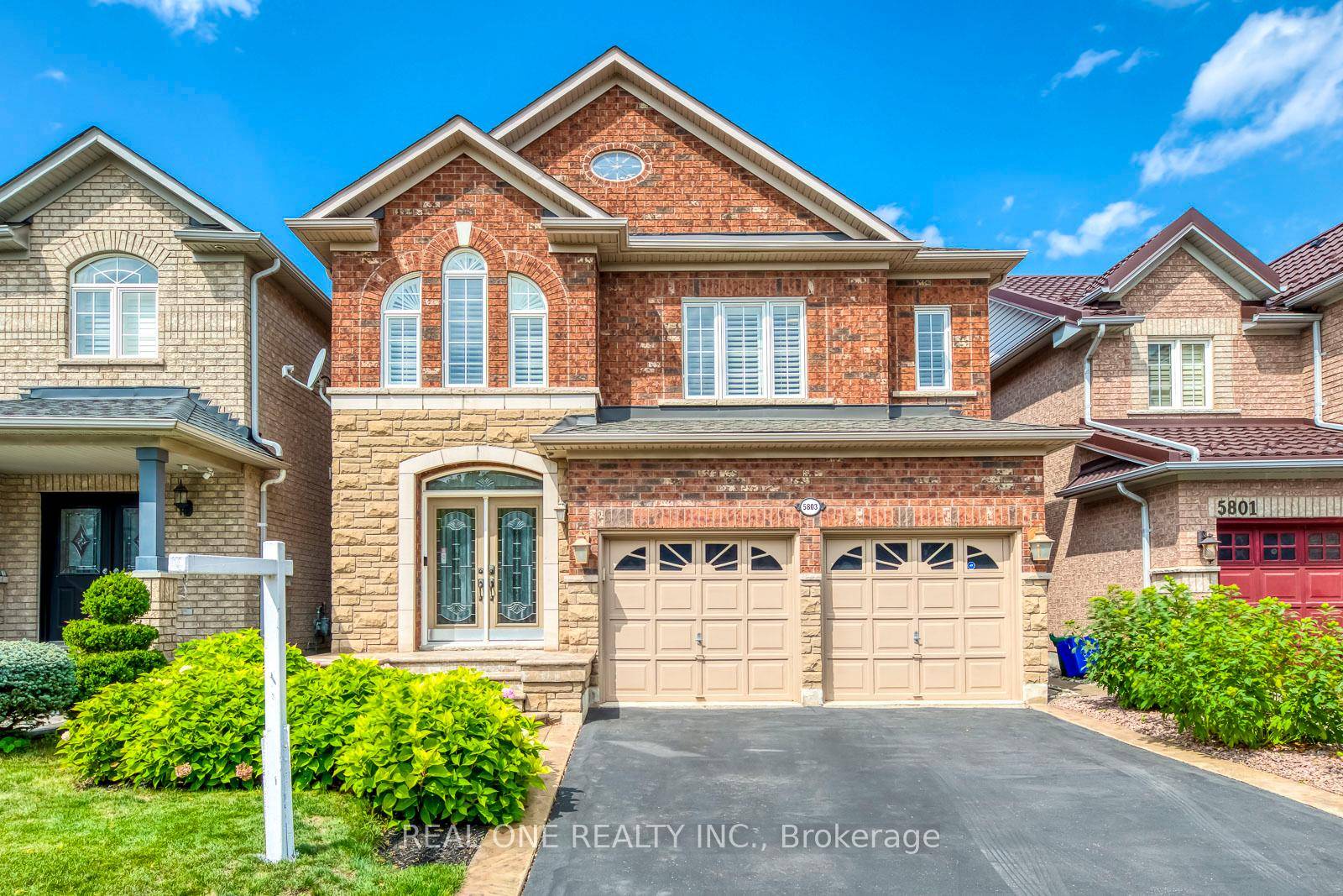 Welcome to this beautifully maintained home located on a quiet Crescent of the highly sought after Orchard community.