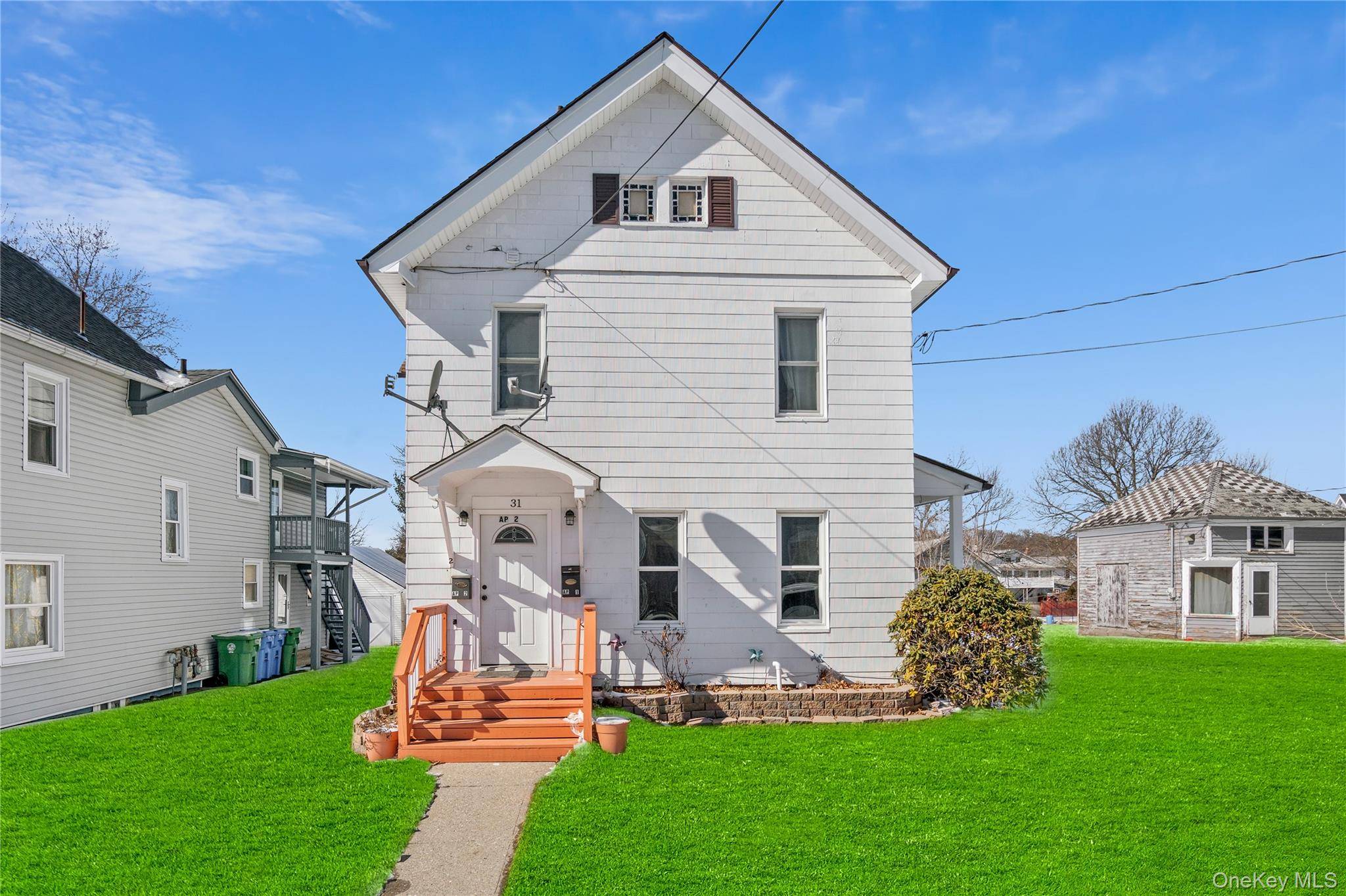 Great 2 family home in the city of Middletown.