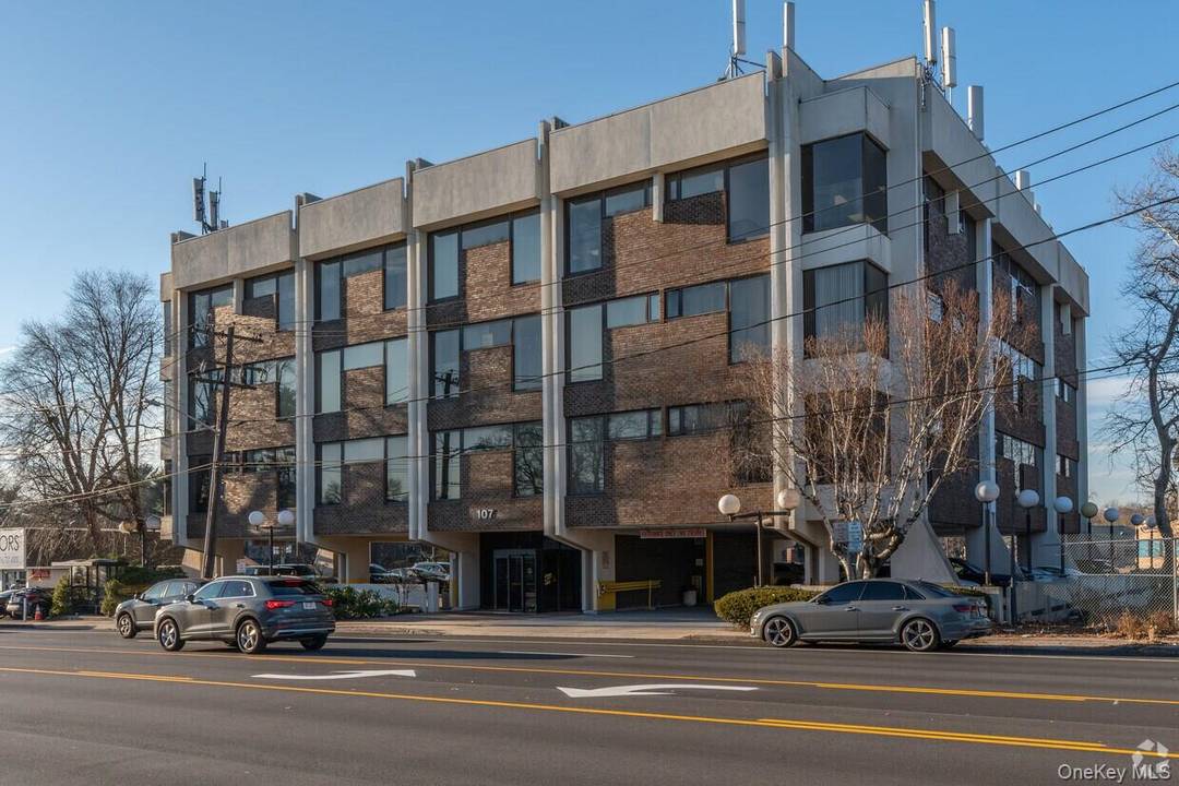 Introducing an exceptional opportunity for a prime commercial lease at 107 Northern Blvd, Great Neck, NY, 11021.