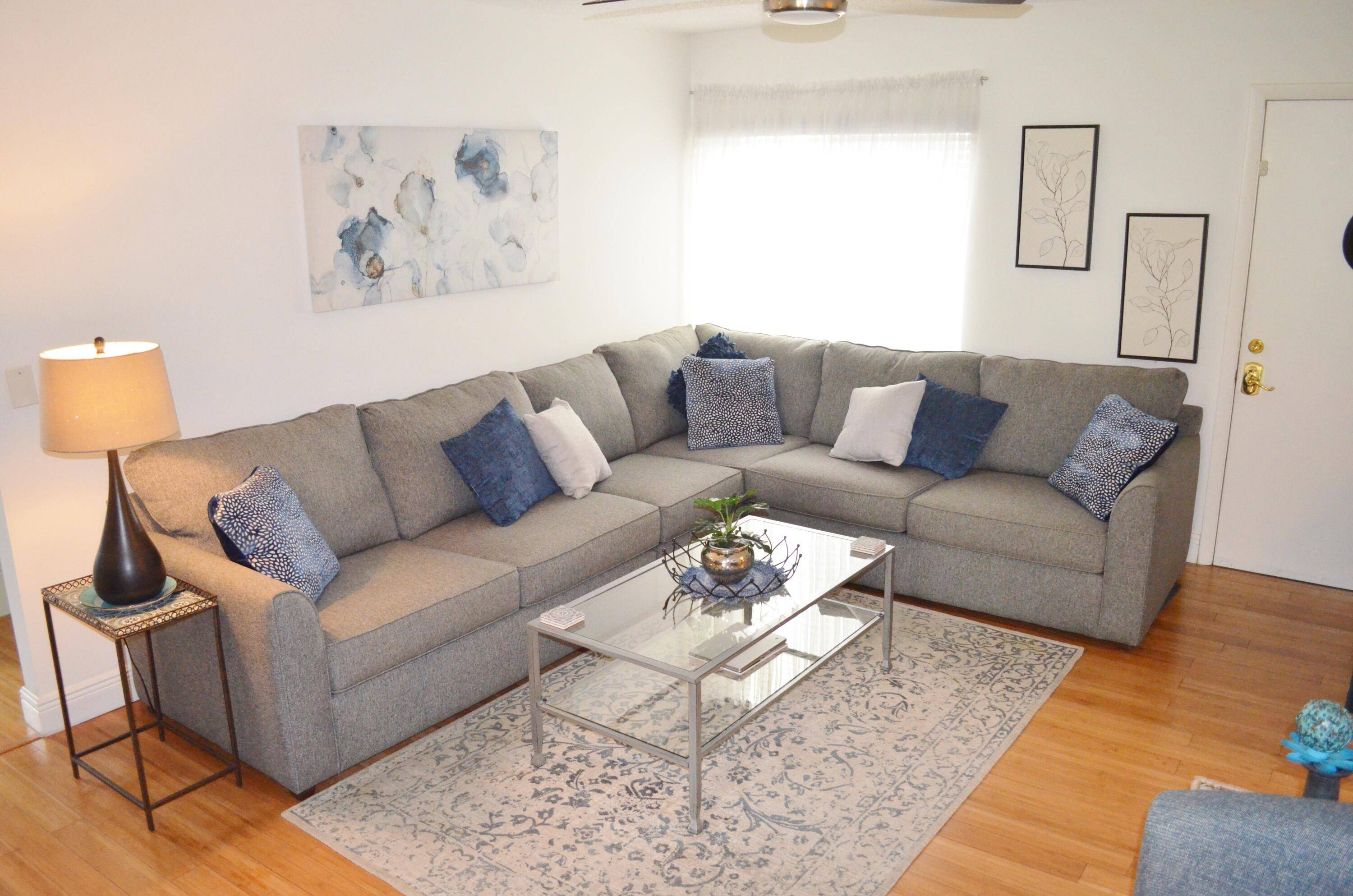 This is a Deluxe End Unit Condo in Las Verdes that's had the bonus room enclosed and turned into a 3rd bedroom.