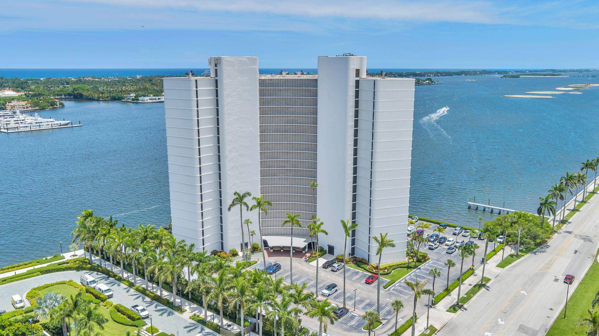 Lovely Intracoastal and Palm Beach Island views from this well maintained furnished 2bd 2ba apartment.