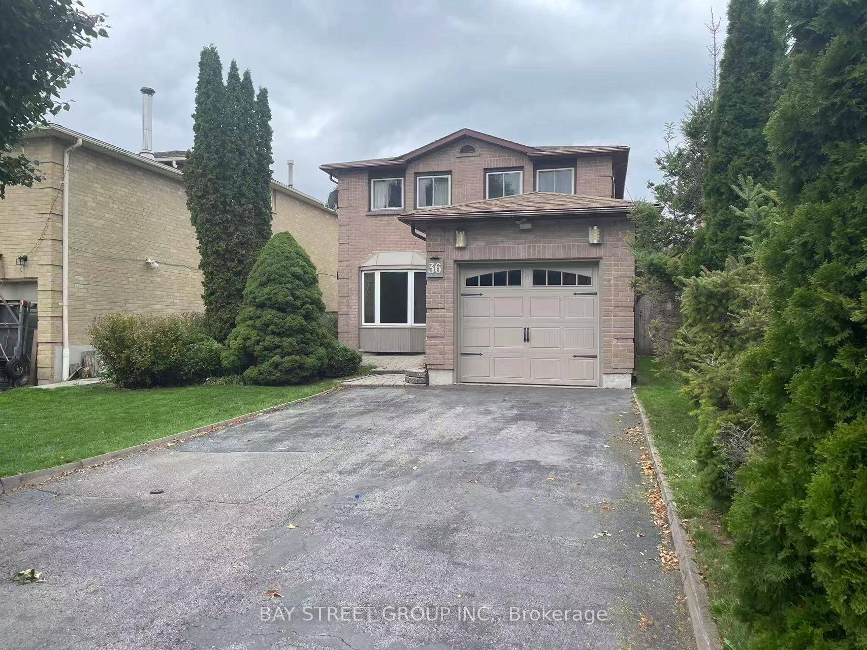 Cozy and well maintained detached home in a quiet and convenient neighborhood.