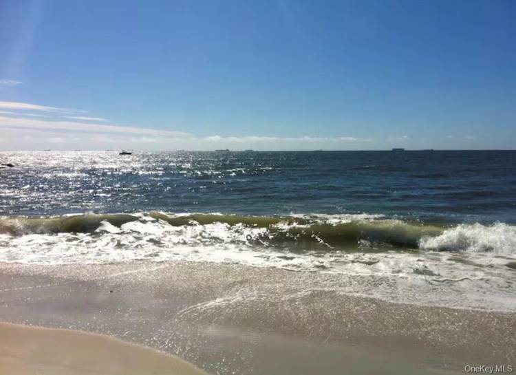 Charming Cape Cod Available for Winter or Short Term Rental Equipped with a Fully Furnished Nannys Quarters or Office !
