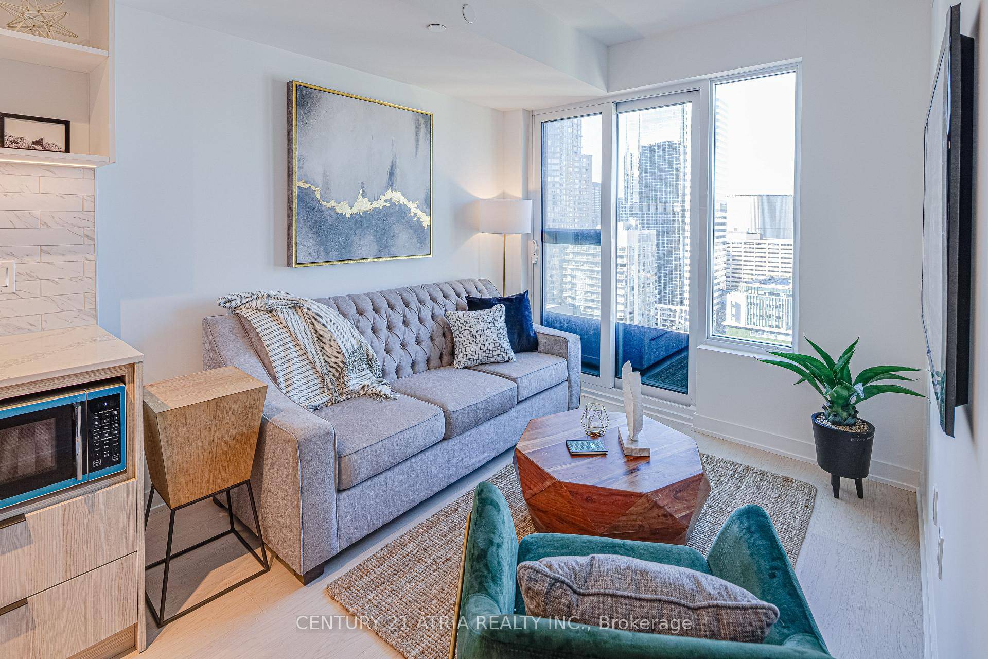 Don't miss out on this opportunity for a BRAND NEW, never lived in unit at 252 Church Condos !