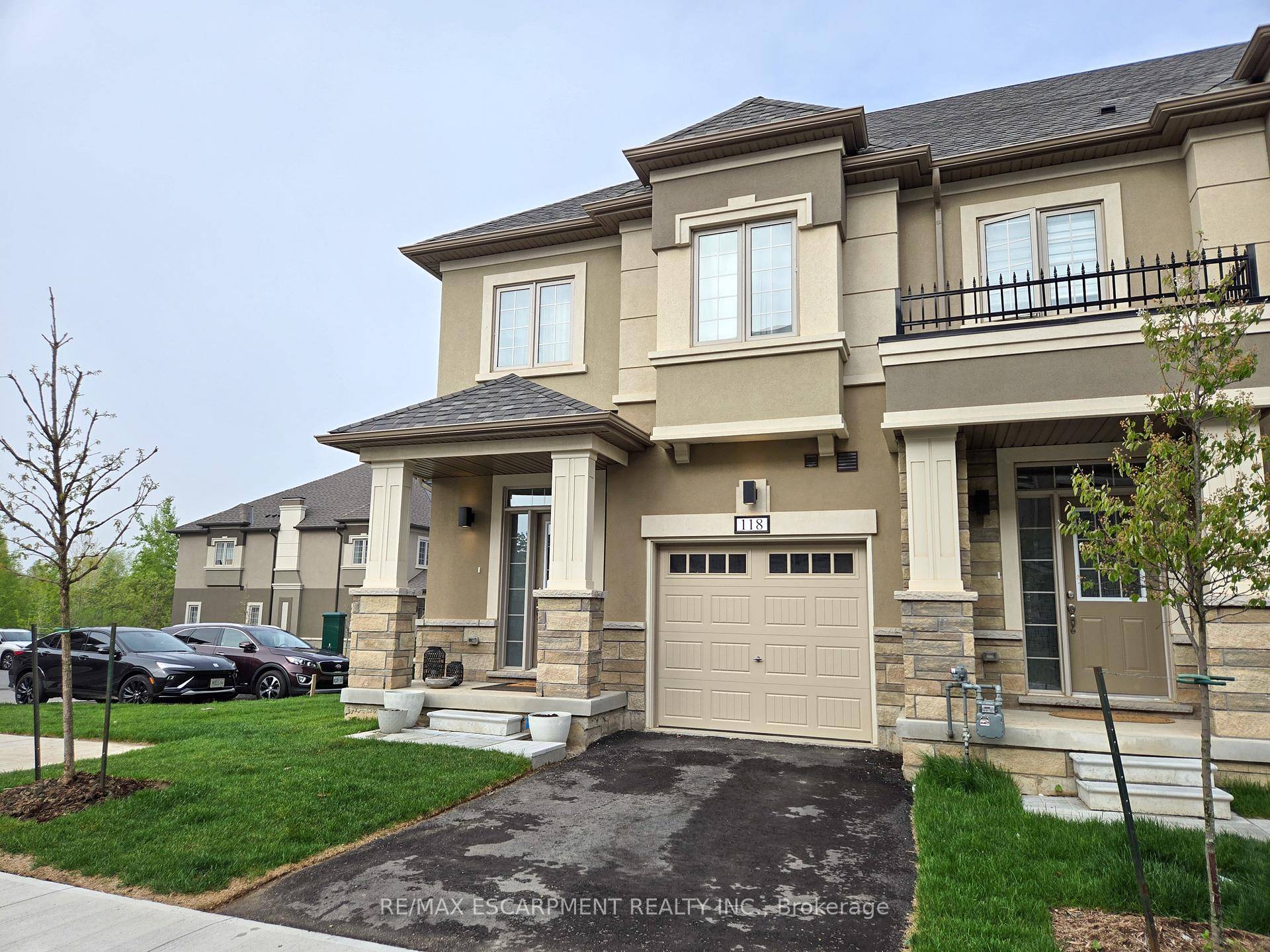Stunning 1 Year Old End Unit Townhome in Ancaster Built by LIV Communities !