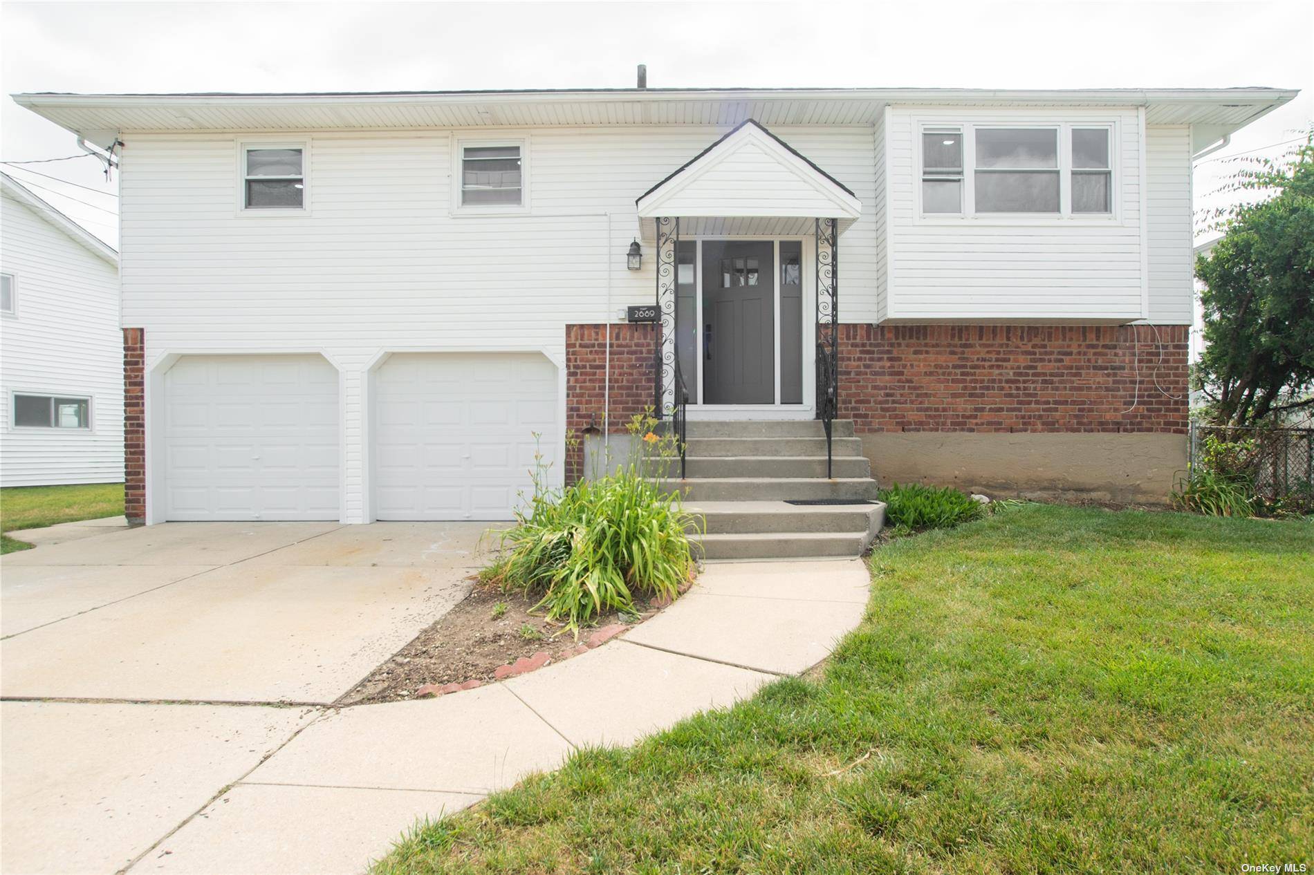 Gut Renovated 4 Bedroom, 2 Bathroom Hi Ranch located in the Mandalay Bay Area of Wantagh.