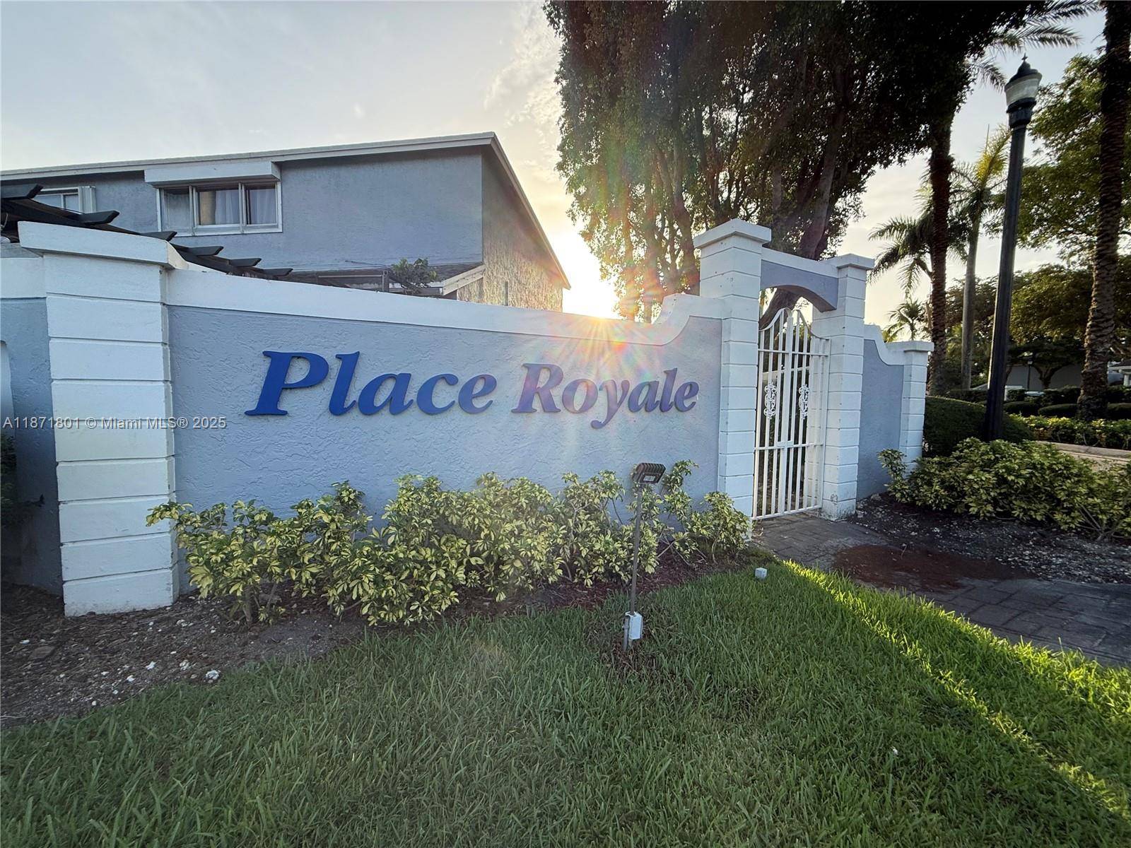 A beautiful 3 2. 5 townhouse in the prestigious community of Place Royale in the heart of Kendall w 1, 794 sq.