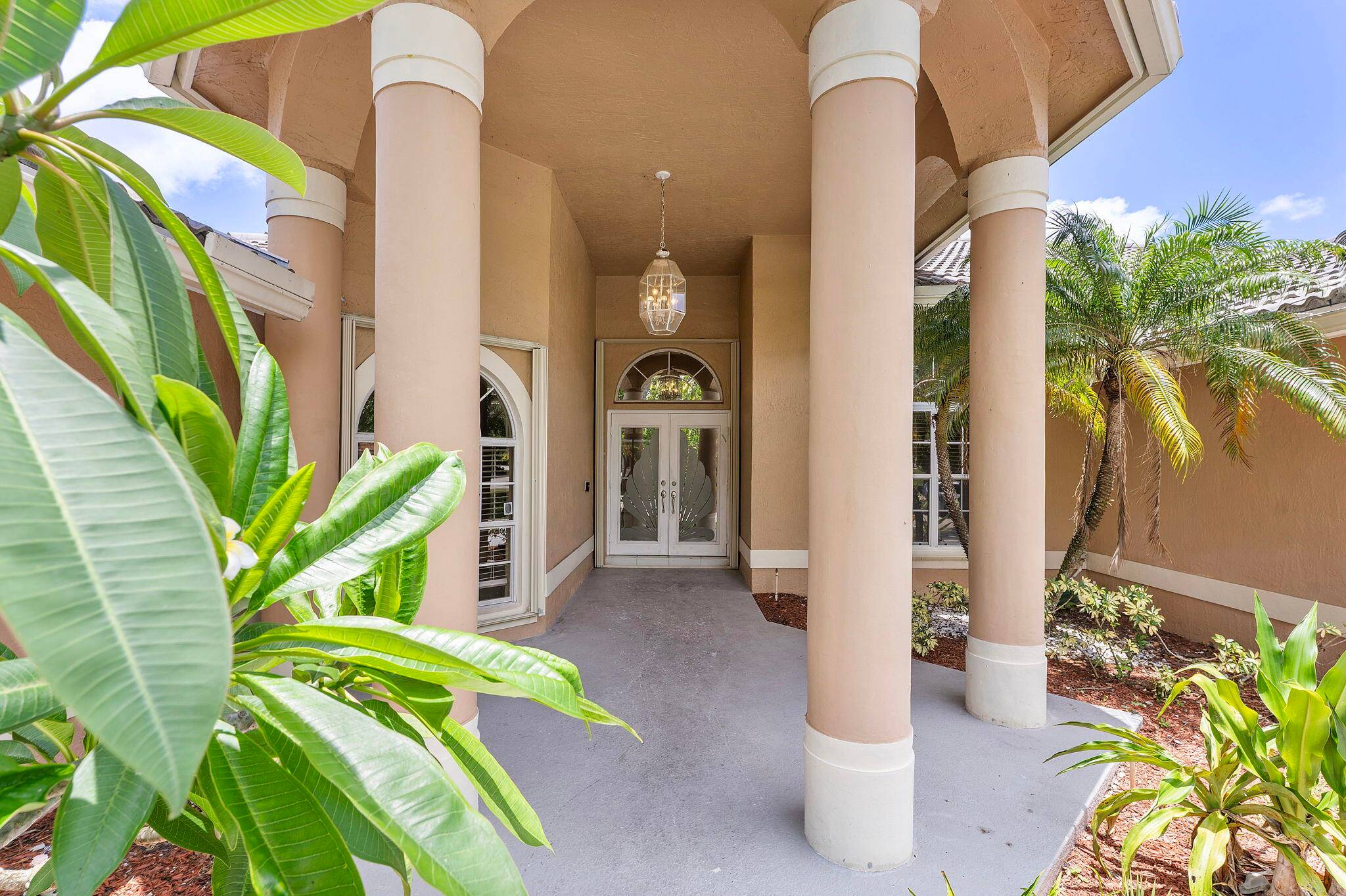 Stunning single story estate featuring 4 spacious bedrooms and 3 full bathrooms, located in the prestigious and beautifully maintained community of Kensington Glen.