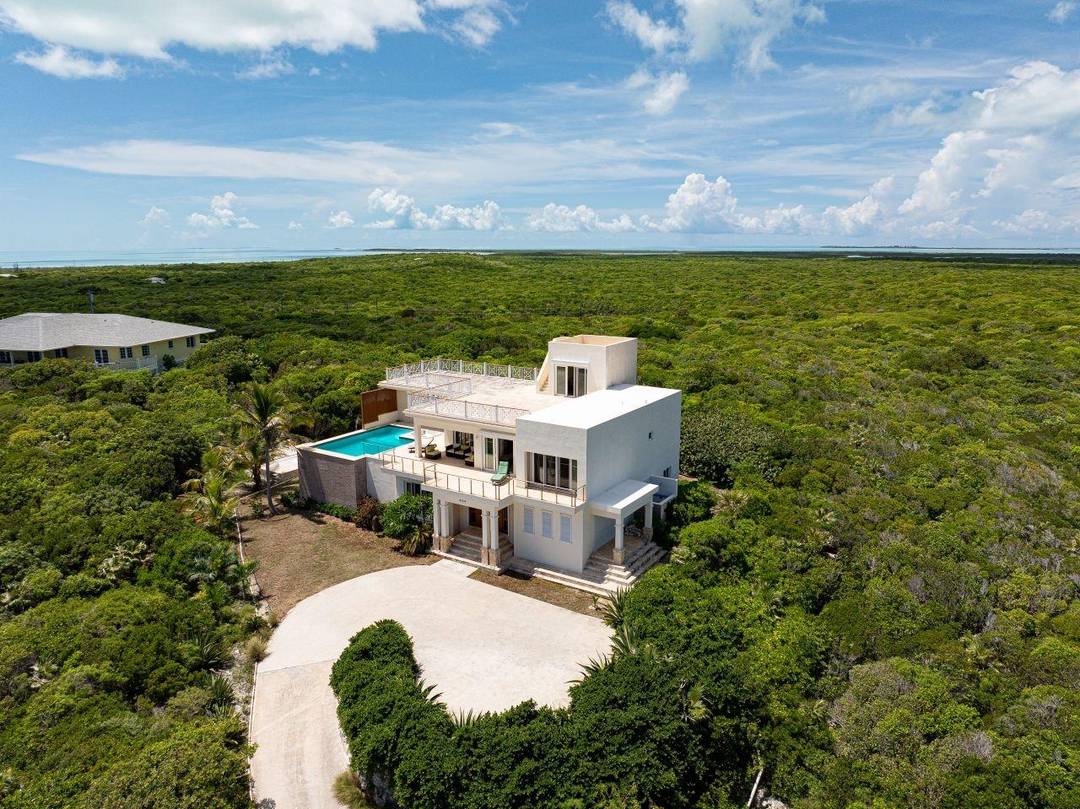 5 BEDROOM 4.5 BATH HOUSE Single Family Home Long-Island-Bahamas