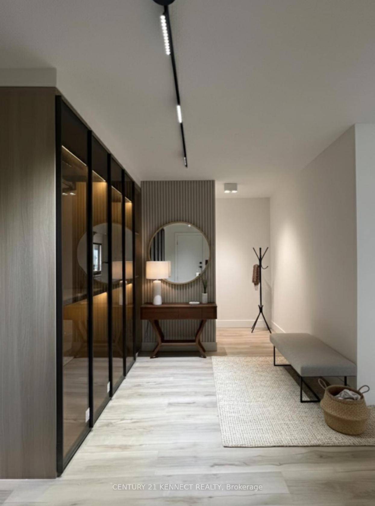 Breathtaking top to bottom designer reno in the heart of Mississauga !