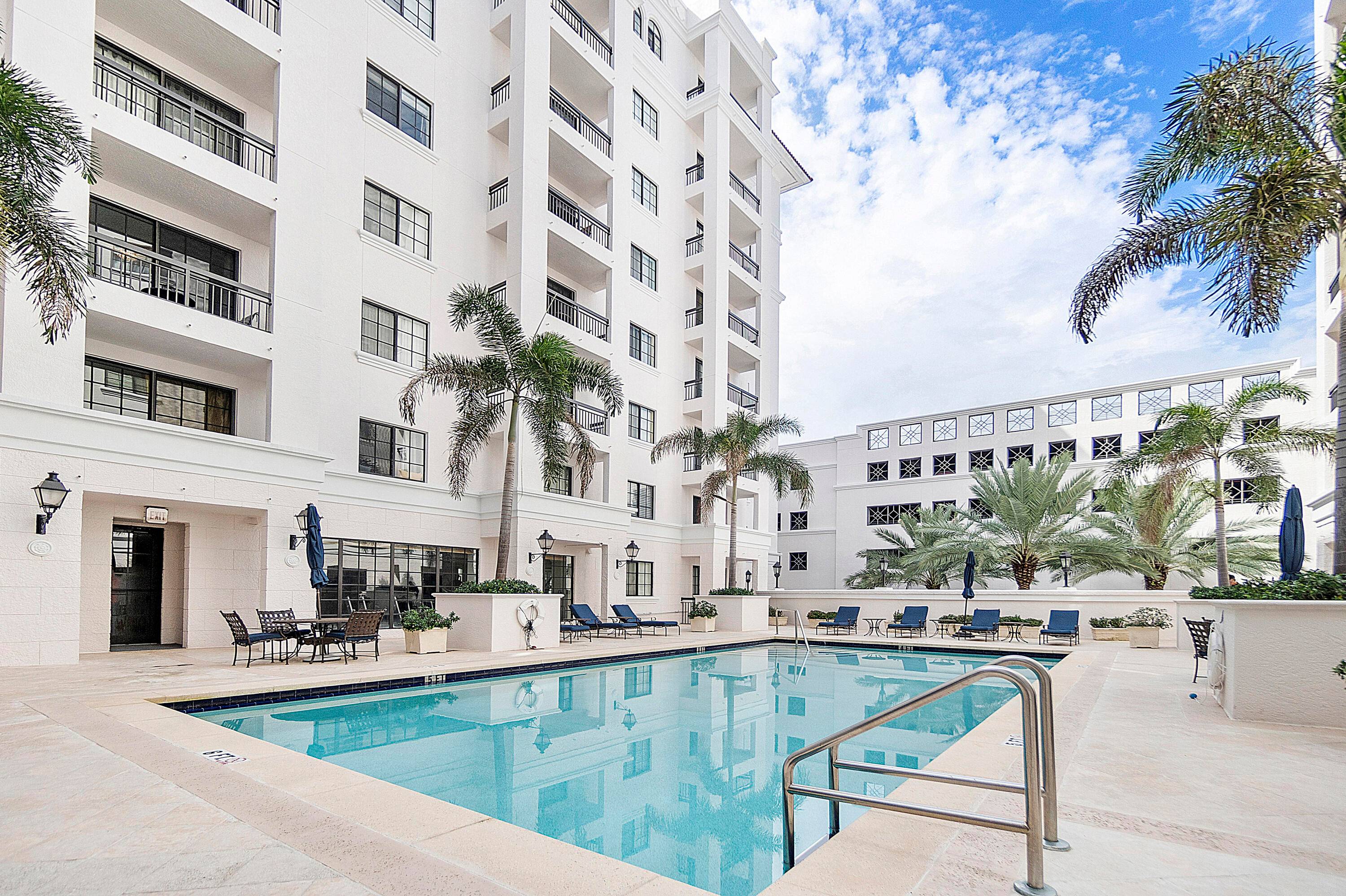 Amazing Boca Raton location minutes from the beach, nightlife, shopping and dining choices ; with free shuttle service Ride Circuit.