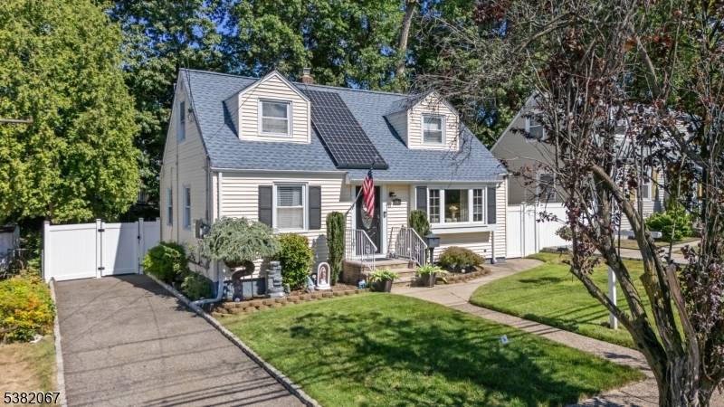Welcome to 97 Willow Street, perfectly situated on the Elmwood Park and Fair Lawn border in Bergen County !