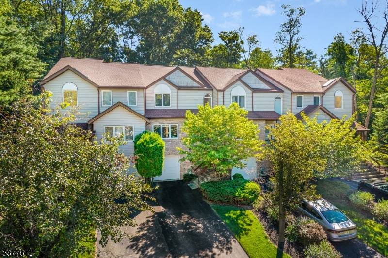 Charming and comfortable 1, 896 sq ft luxury townhome on a secluded cul de sac located in the uniquely private desirable Skyview Heights townhome community.