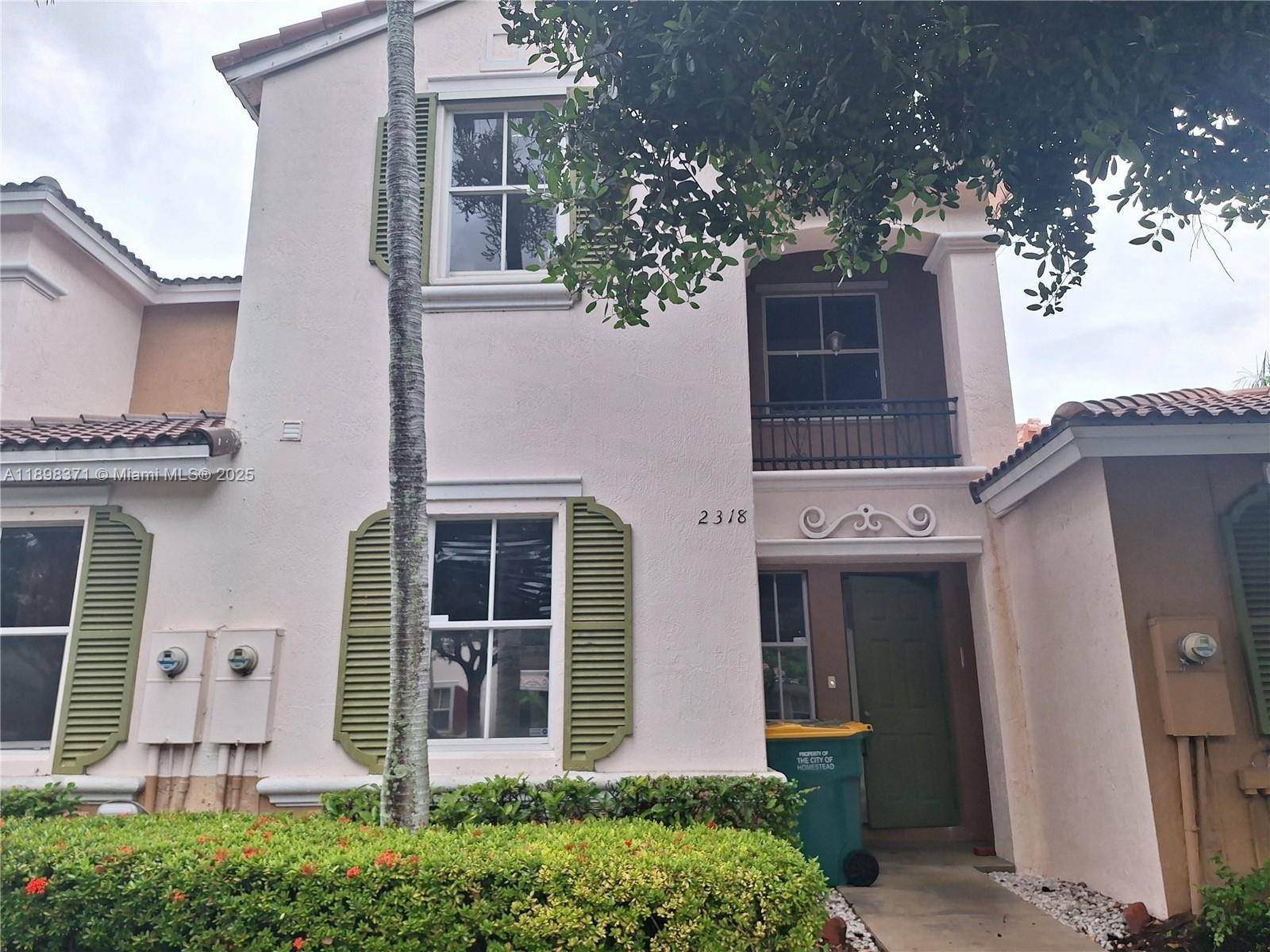 Great opportunity to rent a move in conditions 4 bedrooms with 3 full bathrooms, in a two story townhouse, laminated and ceramic tile flooring, one bedroom with one full bathroom ...